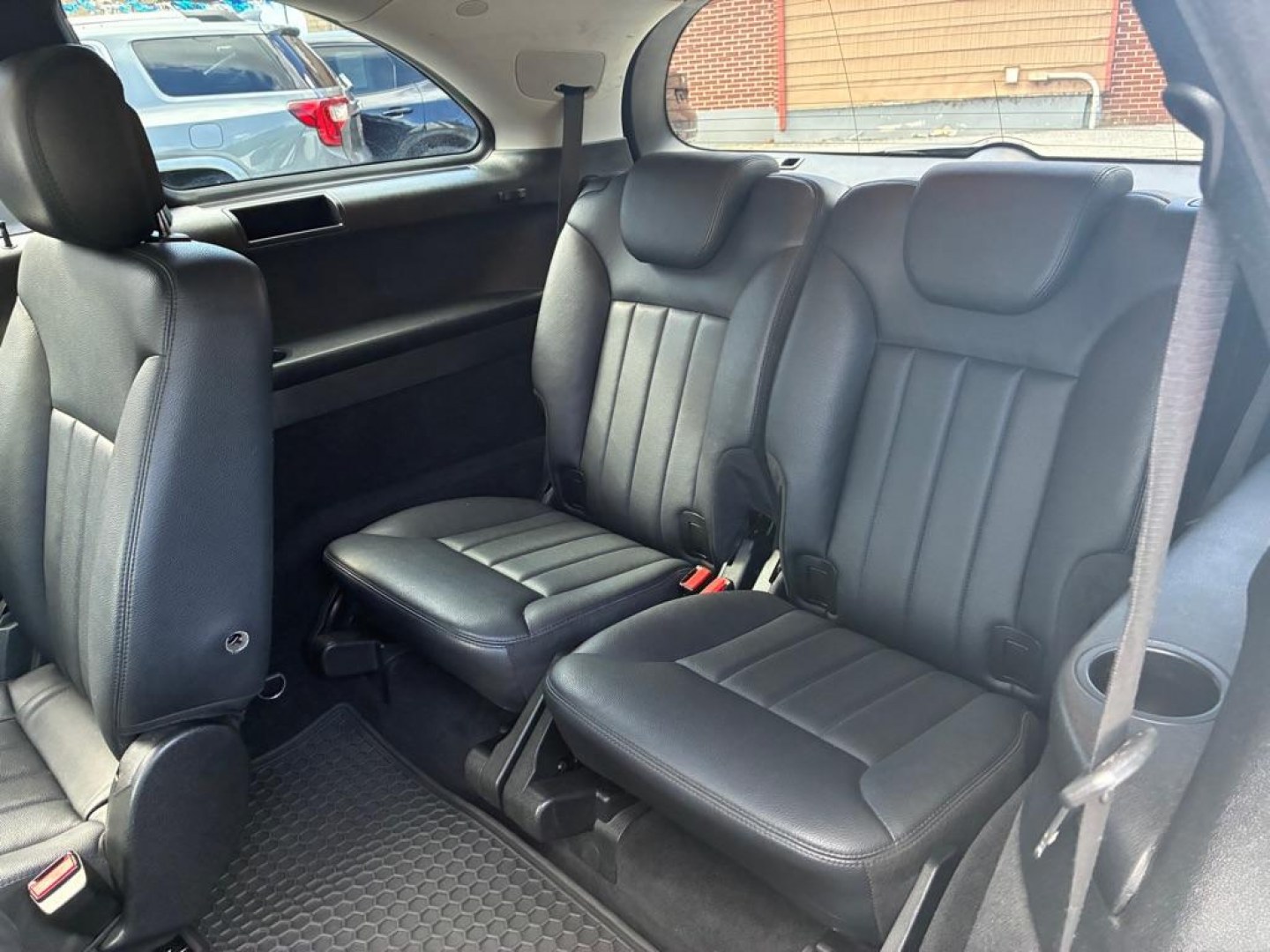 2010 WHITE MERCEDES-BENZ R-CLASS R350 4MATIC (4JGCB6FE0AA) with an 3.5L engine, Automatic transmission, located at 117 North Cameron Street, Harrisburg, PA, 17101, (717) 963-8962, 40.266762, -76.875259 - WE FINANCE!!! MOST vehicles are available for financing. Good Credit/ Challenged Credit/ No Credit - ALL Trade-Ins Welcomed!!! APPLY ONLINE or CALL us TODAY Please call us to discuss your cash and/or financing options. Thanks for checking our inventory! We're here to help.- Photo#13
