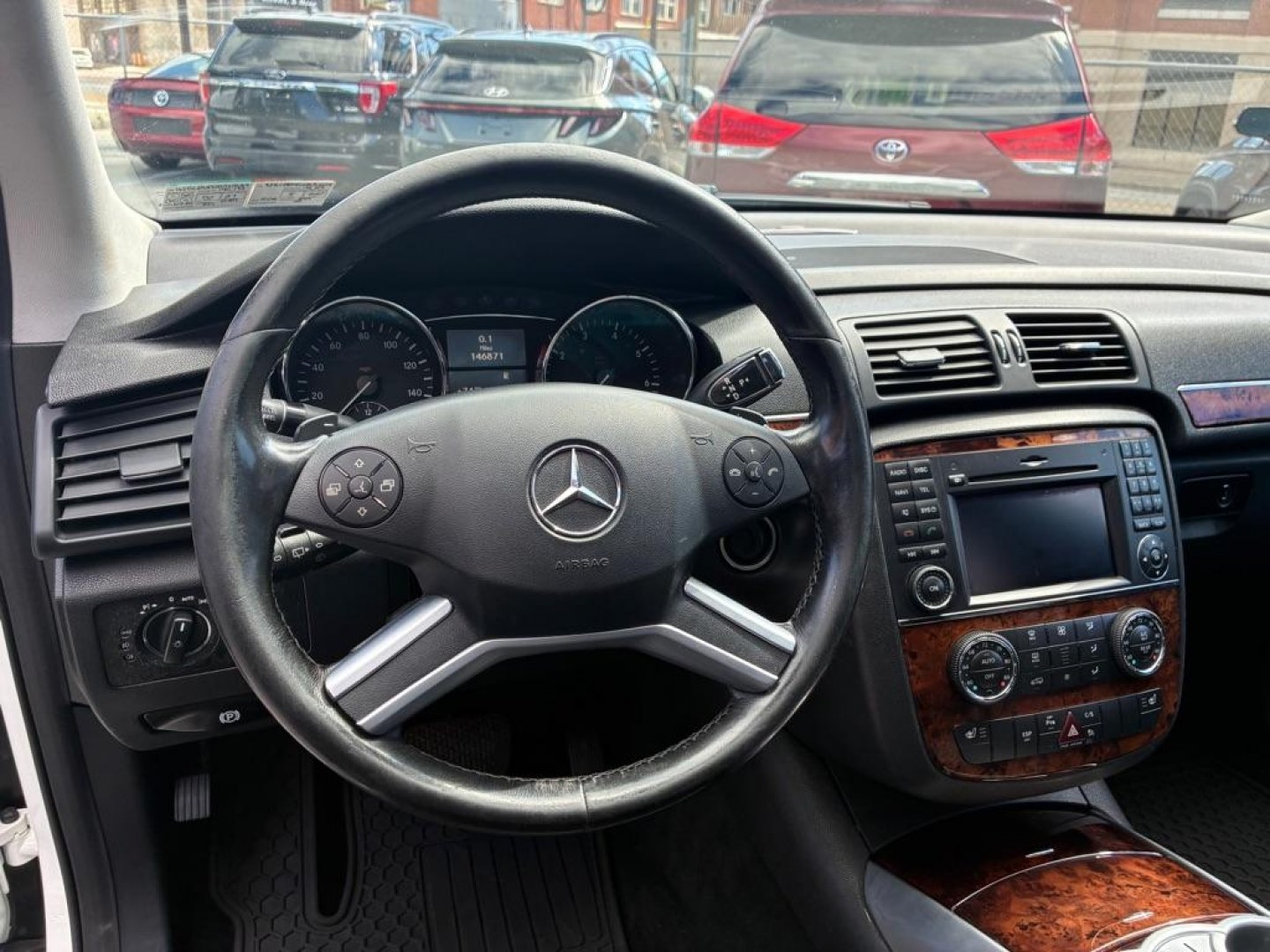 2010 WHITE MERCEDES-BENZ R-CLASS R350 4MATIC (4JGCB6FE0AA) with an 3.5L engine, Automatic transmission, located at 117 North Cameron Street, Harrisburg, PA, 17101, (717) 963-8962, 40.266762, -76.875259 - WE FINANCE!!! MOST vehicles are available for financing. Good Credit/ Challenged Credit/ No Credit - ALL Trade-Ins Welcomed!!! APPLY ONLINE or CALL us TODAY Please call us to discuss your cash and/or financing options. Thanks for checking our inventory! We're here to help.- Photo#16