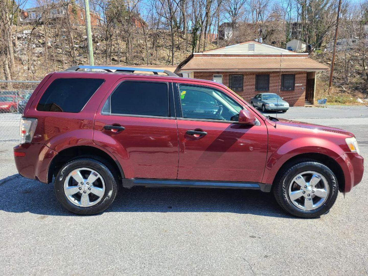 2010 RED MERCURY MARINER PREMIER VOGUE EDITION (4M2CN9H74AK) with an 2.5L engine, Automatic transmission, located at 117 North Cameron Street, Harrisburg, PA, 17101, (717) 963-8962, 40.266762, -76.875259 - WE FINANCE!!! Good Credit/ Bad Credit/ No Credit - ALL Trade-Ins Welcomed!!! ***Guaranteed Credit Approval*** APPLY ONLINE or CALL us TODAY ;) Internet Prices and Marketplace Prices are SPECIAL discounted ***CASH DEALS*** Retail Prices are higher. Please call us to discuss your cash and finan - Photo#5