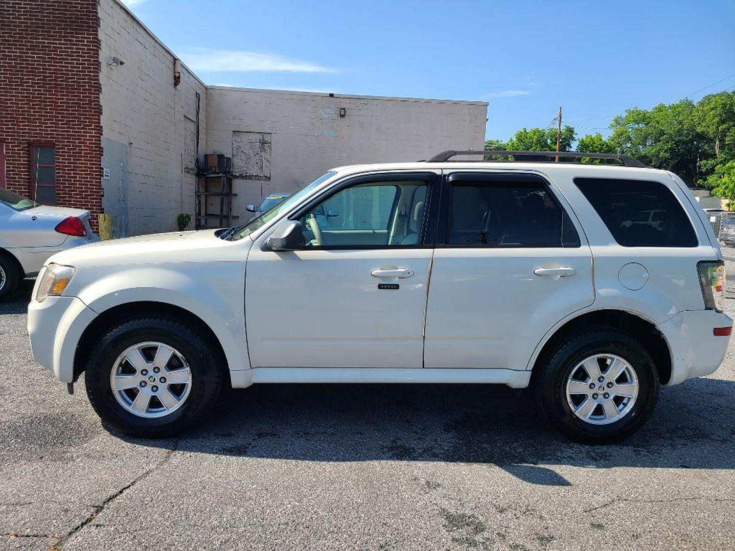 2010 WHITE MERCURY MARINER SUV (4M2CN8B7XAK) with an 2.5L engine, Automatic transmission, located at 117 North Cameron Street, Harrisburg, PA, 17101, (717) 963-8962, 40.266762, -76.875259 - WE FINANCE!!! Good Credit/ Bad Credit/ No Credit - ALL Trade-Ins Welcomed!!! ***Guaranteed Credit Approval*** APPLY ONLINE or CALL us TODAY ;) Internet Prices and Marketplace Prices are SPECIAL discounted ***CASH DEALS*** Retail Prices are higher. Please call us to discuss your cash and finan - Photo#1