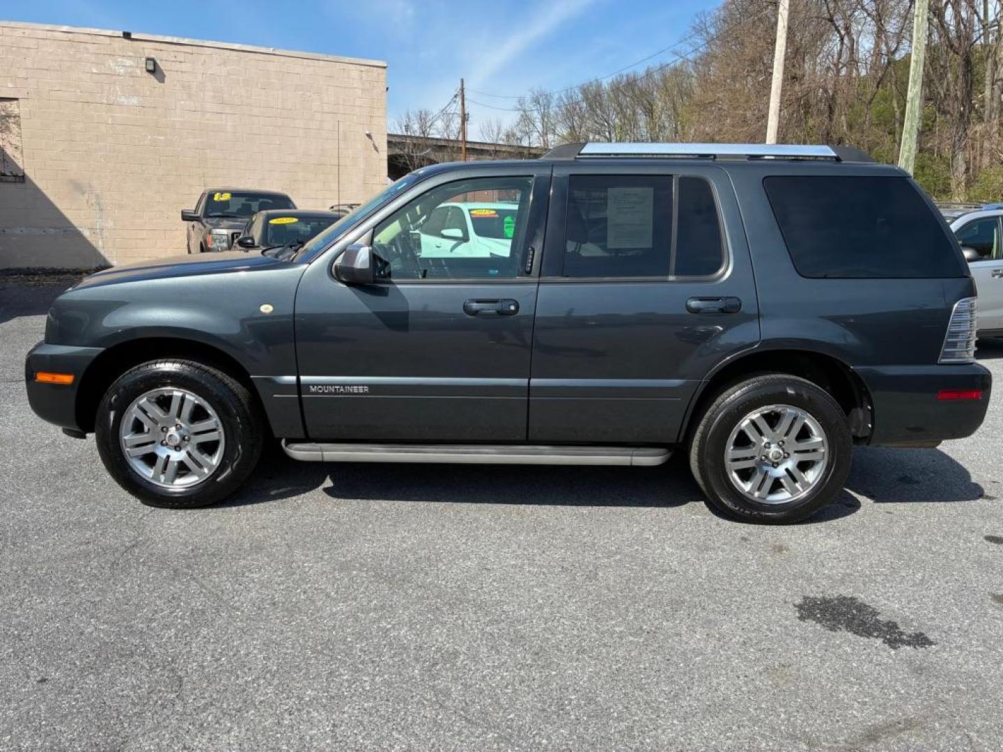 2010 GRAY MERCURY MOUNTAINEER PREMIER (4M2EN4JE6AU) with an 4.0L engine, Automatic transmission, located at 117 North Cameron Street, Harrisburg, PA, 17101, (717) 963-8962, 40.266762, -76.875259 - WE FINANCE!!! Good Credit/ Challenged Credit/ No Credit - ALL Trade-Ins Welcomed!!! APPLY ONLINE or CALL us TODAY ;) Please call us to discuss your cash and/or financing options. - Photo#1