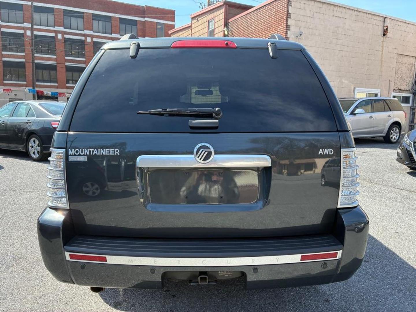 2010 GRAY MERCURY MOUNTAINEER PREMIER (4M2EN4JE6AU) with an 4.0L engine, Automatic transmission, located at 117 North Cameron Street, Harrisburg, PA, 17101, (717) 963-8962, 40.266762, -76.875259 - WE FINANCE!!! Good Credit/ Challenged Credit/ No Credit - ALL Trade-Ins Welcomed!!! APPLY ONLINE or CALL us TODAY ;) Please call us to discuss your cash and/or financing options. - Photo#3
