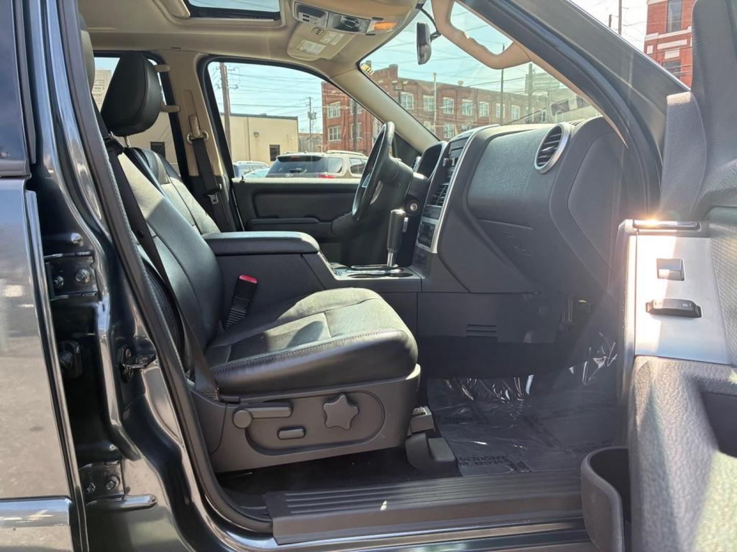 2010 GRAY MERCURY MOUNTAINEER PREMIER (4M2EN4JE6AU) with an 4.0L engine, Automatic transmission, located at 117 North Cameron Street, Harrisburg, PA, 17101, (717) 963-8962, 40.266762, -76.875259 - WE FINANCE!!! Good Credit/ Challenged Credit/ No Credit - ALL Trade-Ins Welcomed!!! APPLY ONLINE or CALL us TODAY ;) Please call us to discuss your cash and/or financing options. - Photo#8