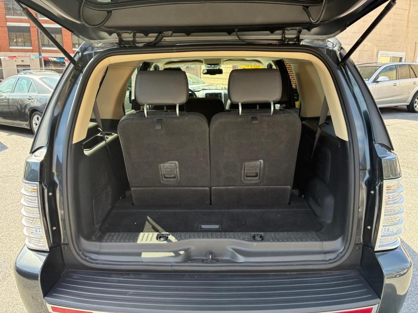 2010 GRAY MERCURY MOUNTAINEER PREMIER (4M2EN4JE6AU) with an 4.0L engine, Automatic transmission, located at 117 North Cameron Street, Harrisburg, PA, 17101, (717) 963-8962, 40.266762, -76.875259 - WE FINANCE!!! Good Credit/ Challenged Credit/ No Credit - ALL Trade-Ins Welcomed!!! APPLY ONLINE or CALL us TODAY ;) Please call us to discuss your cash and/or financing options. - Photo#11