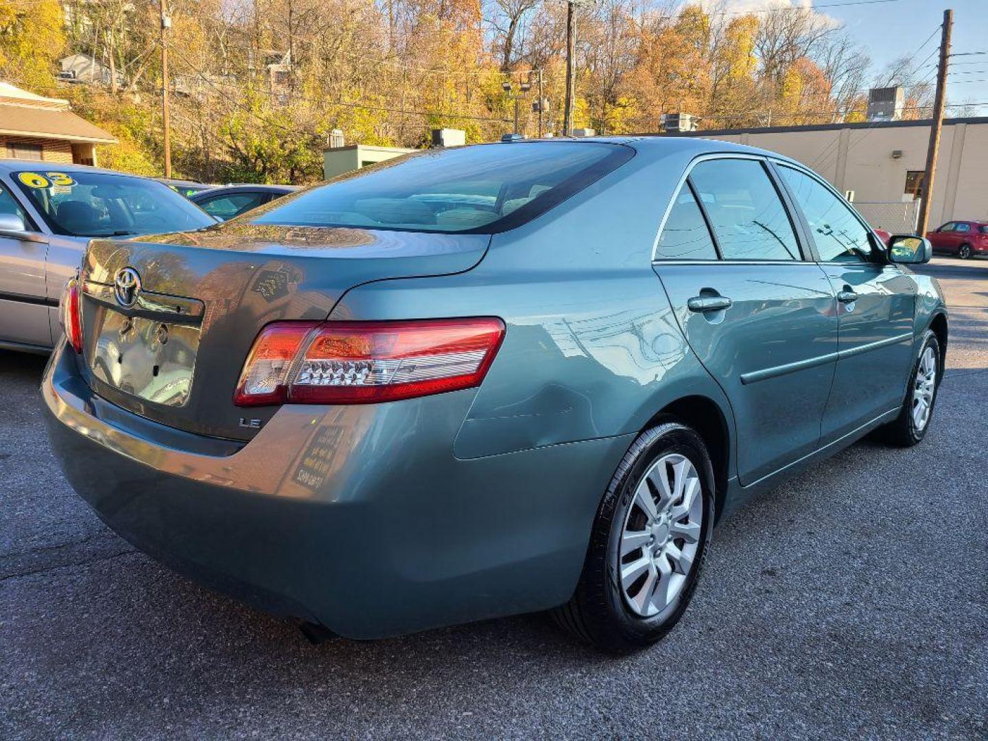 2010 GREEN TOYOTA CAMRY LE (4T1BF3EK2AU) with an 2.5L engine, Automatic transmission, located at 7981 Paxton Street, Harrisburg, PA, 17111, (717) 561-2926, 40.261490, -76.749229 - WE FINANCE!!! Good Credit/ Bad Credit/ No Credit - ALL Trade-Ins Welcomed!!! ***Guaranteed Credit Approval*** APPLY ONLINE or CALL us TODAY ;) Internet Prices and Marketplace Prices are SPECIAL discounted ***CASH DEALS*** Retail Prices are higher. Please call us to discuss your cash and finan - Photo#4