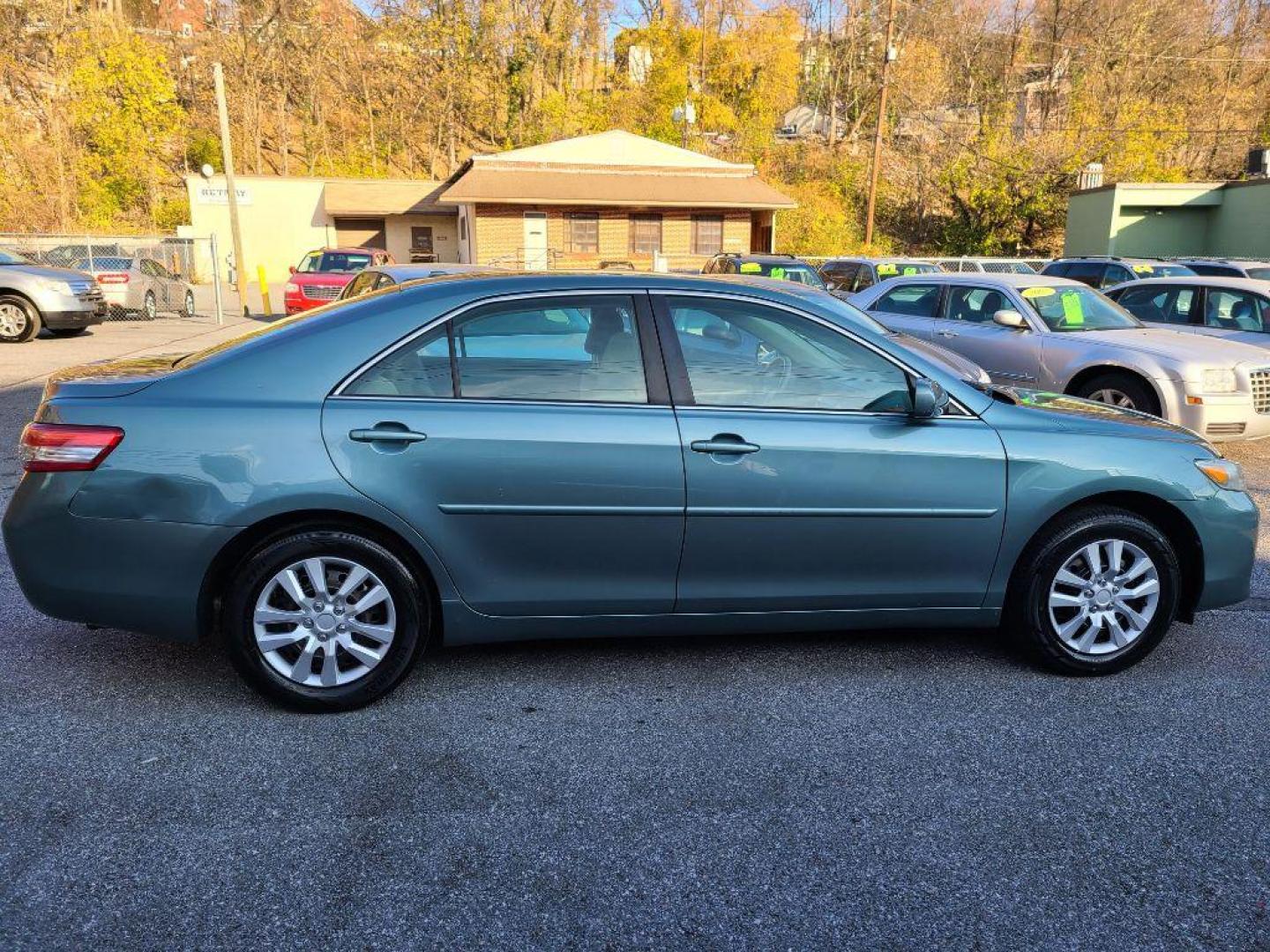 2010 GREEN TOYOTA CAMRY LE (4T1BF3EK2AU) with an 2.5L engine, Automatic transmission, located at 7981 Paxton Street, Harrisburg, PA, 17111, (717) 561-2926, 40.261490, -76.749229 - WE FINANCE!!! Good Credit/ Bad Credit/ No Credit - ALL Trade-Ins Welcomed!!! ***Guaranteed Credit Approval*** APPLY ONLINE or CALL us TODAY ;) Internet Prices and Marketplace Prices are SPECIAL discounted ***CASH DEALS*** Retail Prices are higher. Please call us to discuss your cash and finan - Photo#5