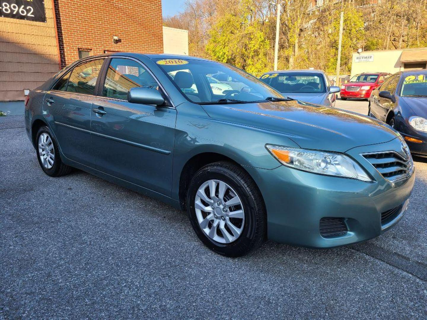 2010 GREEN TOYOTA CAMRY LE (4T1BF3EK2AU) with an 2.5L engine, Automatic transmission, located at 7981 Paxton Street, Harrisburg, PA, 17111, (717) 561-2926, 40.261490, -76.749229 - WE FINANCE!!! Good Credit/ Bad Credit/ No Credit - ALL Trade-Ins Welcomed!!! ***Guaranteed Credit Approval*** APPLY ONLINE or CALL us TODAY ;) Internet Prices and Marketplace Prices are SPECIAL discounted ***CASH DEALS*** Retail Prices are higher. Please call us to discuss your cash and finan - Photo#6