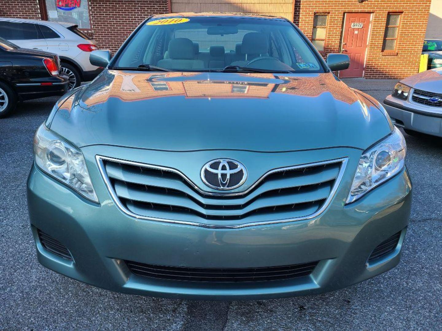 2010 GREEN TOYOTA CAMRY LE (4T1BF3EK2AU) with an 2.5L engine, Automatic transmission, located at 7981 Paxton Street, Harrisburg, PA, 17111, (717) 561-2926, 40.261490, -76.749229 - WE FINANCE!!! Good Credit/ Bad Credit/ No Credit - ALL Trade-Ins Welcomed!!! ***Guaranteed Credit Approval*** APPLY ONLINE or CALL us TODAY ;) Internet Prices and Marketplace Prices are SPECIAL discounted ***CASH DEALS*** Retail Prices are higher. Please call us to discuss your cash and finan - Photo#7
