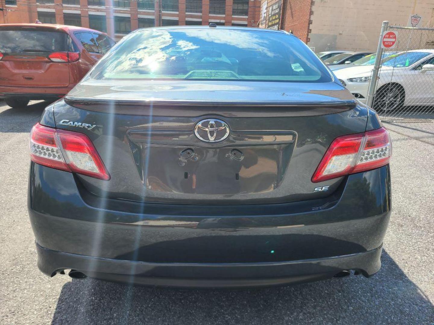 2010 GRAY TOYOTA CAMRY BASE (4T1BF3EK2AU) with an 2.5L engine, Automatic transmission, located at 117 North Cameron Street, Harrisburg, PA, 17101, (717) 963-8962, 40.266762, -76.875259 - WE FINANCE!!! Good Credit/ Bad Credit/ No Credit - ALL Trade-Ins Welcomed!!! ***Guaranteed Credit Approval*** APPLY ONLINE or CALL us TODAY ;) Internet Prices and Marketplace Prices are SPECIAL discounted ***CASH DEALS*** Retail Prices are higher. Please call us to discuss your cash and finan - Photo#3
