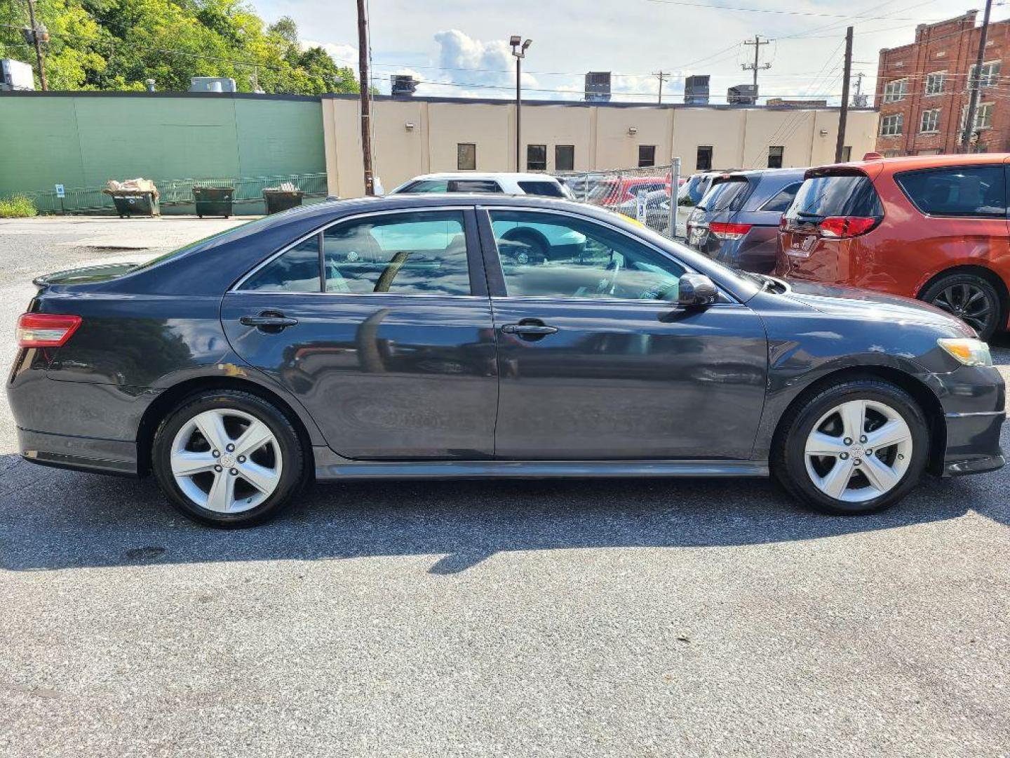 2010 GRAY TOYOTA CAMRY BASE (4T1BF3EK2AU) with an 2.5L engine, Automatic transmission, located at 117 North Cameron Street, Harrisburg, PA, 17101, (717) 963-8962, 40.266762, -76.875259 - WE FINANCE!!! Good Credit/ Bad Credit/ No Credit - ALL Trade-Ins Welcomed!!! ***Guaranteed Credit Approval*** APPLY ONLINE or CALL us TODAY ;) Internet Prices and Marketplace Prices are SPECIAL discounted ***CASH DEALS*** Retail Prices are higher. Please call us to discuss your cash and finan - Photo#5
