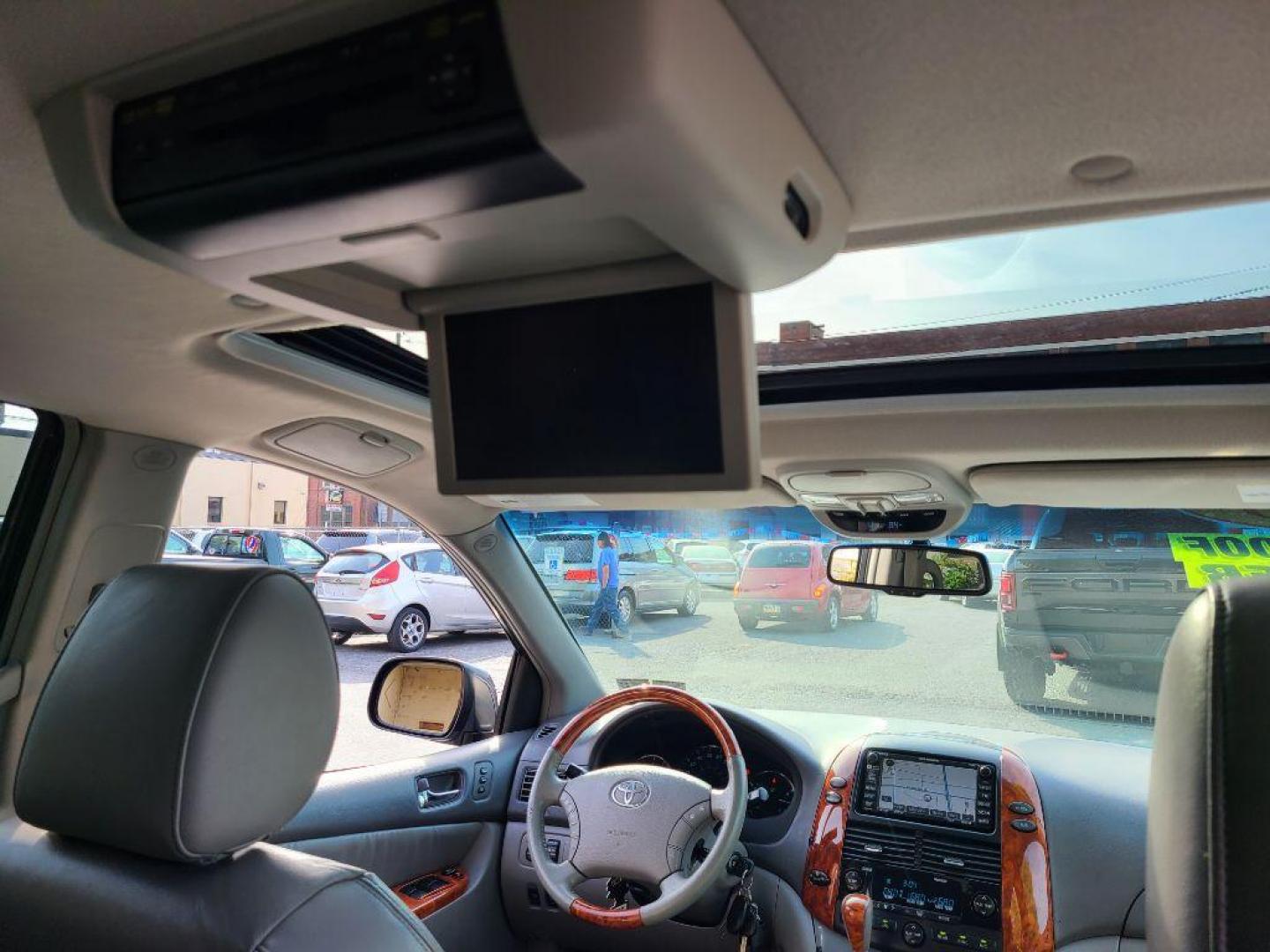 2010 GRAY TOYOTA SIENNA XLE LIMITED (5TDDK4CC1AS) with an 3.5L engine, Automatic transmission, located at 117 North Cameron Street, Harrisburg, PA, 17101, (717) 963-8962, 40.266762, -76.875259 - WE FINANCE!!! Good Credit/ Bad Credit/ No Credit - ALL Trade-Ins Welcomed!!! ***Guaranteed Credit Approval*** APPLY ONLINE or CALL us TODAY ;) Internet Prices and Marketplace Prices are SPECIAL discounted ***CASH DEALS*** Retail Prices are higher. Please call us to discuss your cash and finan - Photo#9