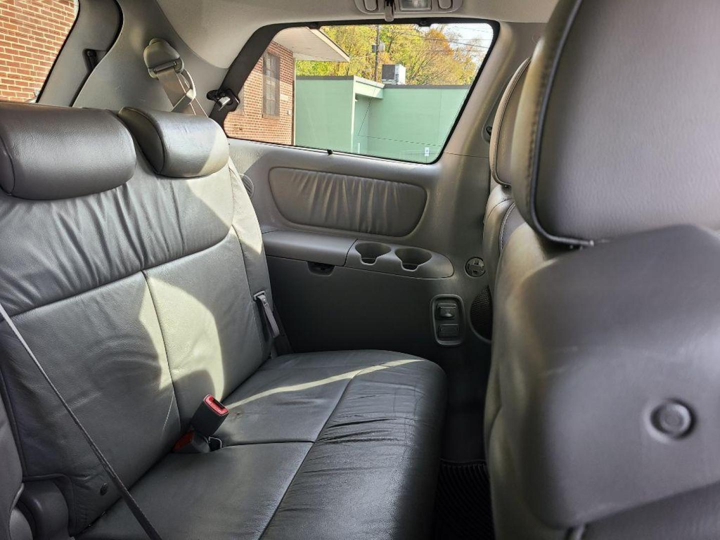 2010 GRAY TOYOTA SIENNA XLE LIMITED (5TDDK4CC1AS) with an 3.5L engine, Automatic transmission, located at 117 North Cameron Street, Harrisburg, PA, 17101, (717) 963-8962, 40.266762, -76.875259 - WE FINANCE!!! Good Credit/ Bad Credit/ No Credit - ALL Trade-Ins Welcomed!!! ***Guaranteed Credit Approval*** APPLY ONLINE or CALL us TODAY ;) Internet Prices and Marketplace Prices are SPECIAL discounted ***CASH DEALS*** Retail Prices are higher. Please call us to discuss your cash and finan - Photo#11