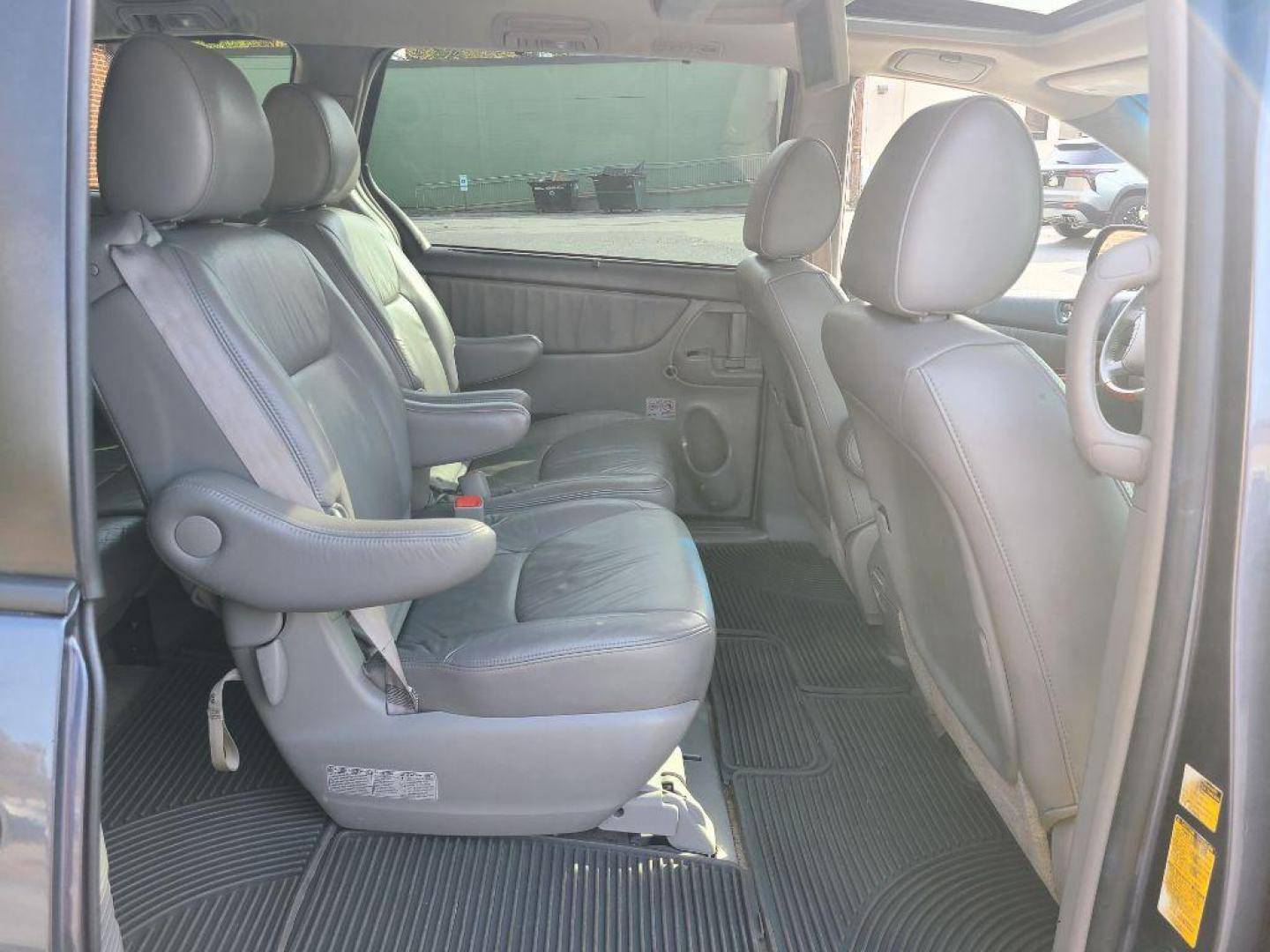 2010 GRAY TOYOTA SIENNA XLE LIMITED (5TDDK4CC1AS) with an 3.5L engine, Automatic transmission, located at 117 North Cameron Street, Harrisburg, PA, 17101, (717) 963-8962, 40.266762, -76.875259 - WE FINANCE!!! Good Credit/ Bad Credit/ No Credit - ALL Trade-Ins Welcomed!!! ***Guaranteed Credit Approval*** APPLY ONLINE or CALL us TODAY ;) Internet Prices and Marketplace Prices are SPECIAL discounted ***CASH DEALS*** Retail Prices are higher. Please call us to discuss your cash and finan - Photo#12