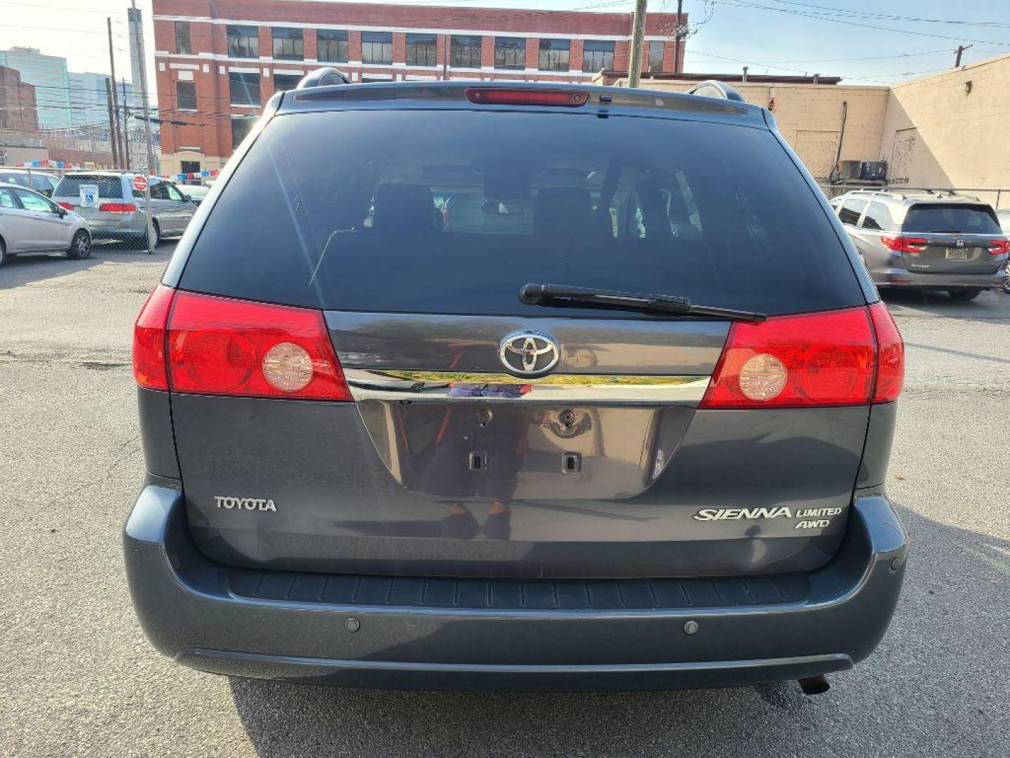 2010 GRAY TOYOTA SIENNA XLE LIMITED (5TDDK4CC1AS) with an 3.5L engine, Automatic transmission, located at 117 North Cameron Street, Harrisburg, PA, 17101, (717) 963-8962, 40.266762, -76.875259 - WE FINANCE!!! Good Credit/ Bad Credit/ No Credit - ALL Trade-Ins Welcomed!!! ***Guaranteed Credit Approval*** APPLY ONLINE or CALL us TODAY ;) Internet Prices and Marketplace Prices are SPECIAL discounted ***CASH DEALS*** Retail Prices are higher. Please call us to discuss your cash and finan - Photo#3
