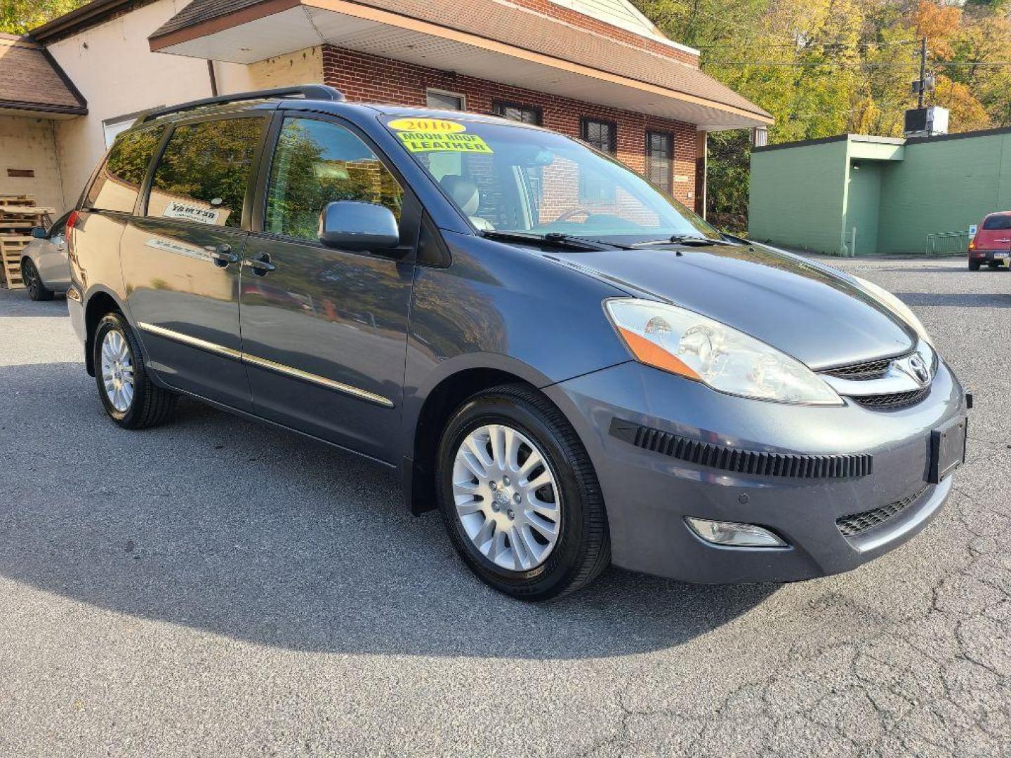 2010 GRAY TOYOTA SIENNA XLE LIMITED (5TDDK4CC1AS) with an 3.5L engine, Automatic transmission, located at 117 North Cameron Street, Harrisburg, PA, 17101, (717) 963-8962, 40.266762, -76.875259 - WE FINANCE!!! Good Credit/ Bad Credit/ No Credit - ALL Trade-Ins Welcomed!!! ***Guaranteed Credit Approval*** APPLY ONLINE or CALL us TODAY ;) Internet Prices and Marketplace Prices are SPECIAL discounted ***CASH DEALS*** Retail Prices are higher. Please call us to discuss your cash and finan - Photo#6