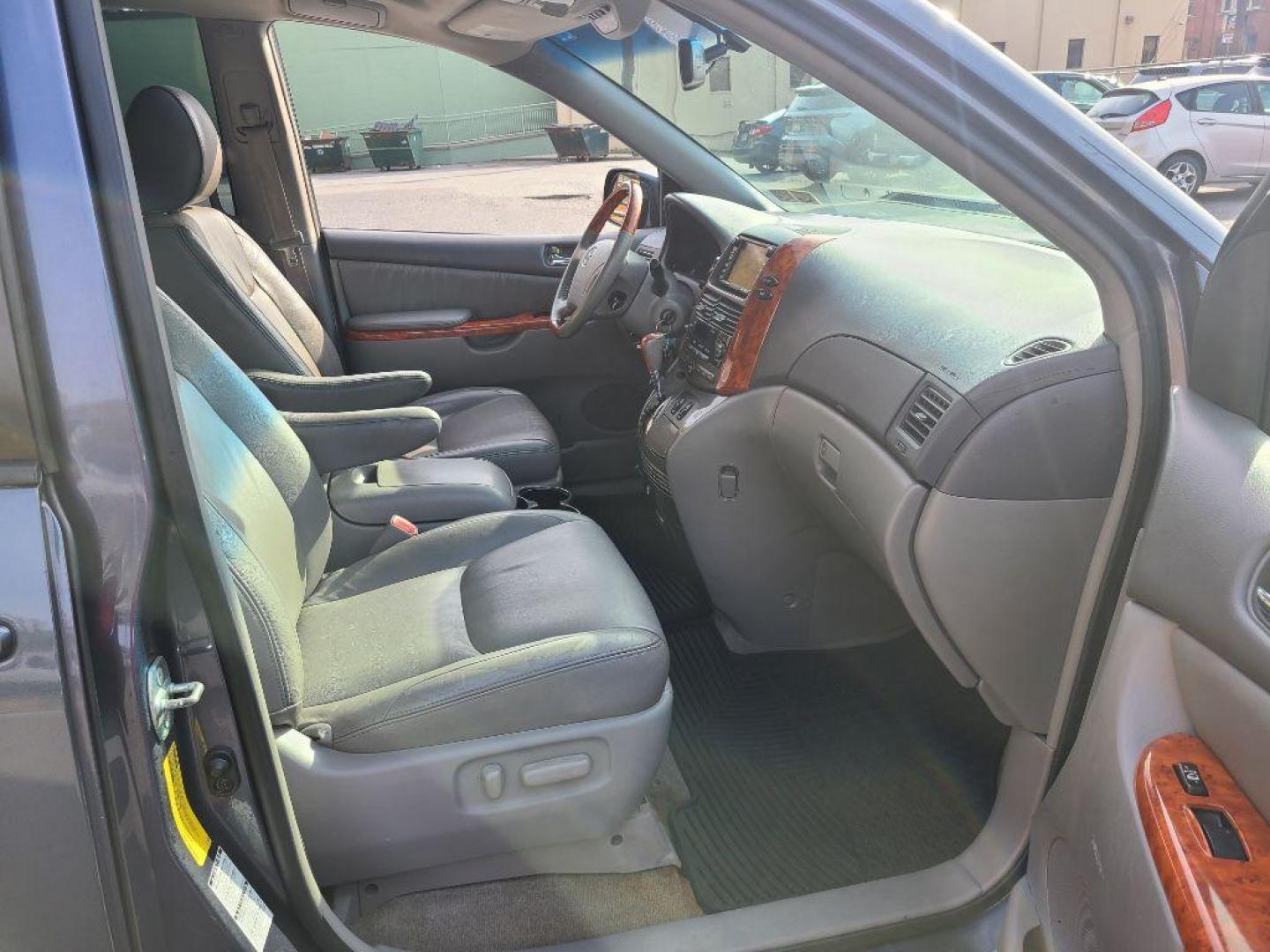 2010 GRAY TOYOTA SIENNA XLE LIMITED (5TDDK4CC1AS) with an 3.5L engine, Automatic transmission, located at 117 North Cameron Street, Harrisburg, PA, 17101, (717) 963-8962, 40.266762, -76.875259 - WE FINANCE!!! Good Credit/ Bad Credit/ No Credit - ALL Trade-Ins Welcomed!!! ***Guaranteed Credit Approval*** APPLY ONLINE or CALL us TODAY ;) Internet Prices and Marketplace Prices are SPECIAL discounted ***CASH DEALS*** Retail Prices are higher. Please call us to discuss your cash and finan - Photo#8