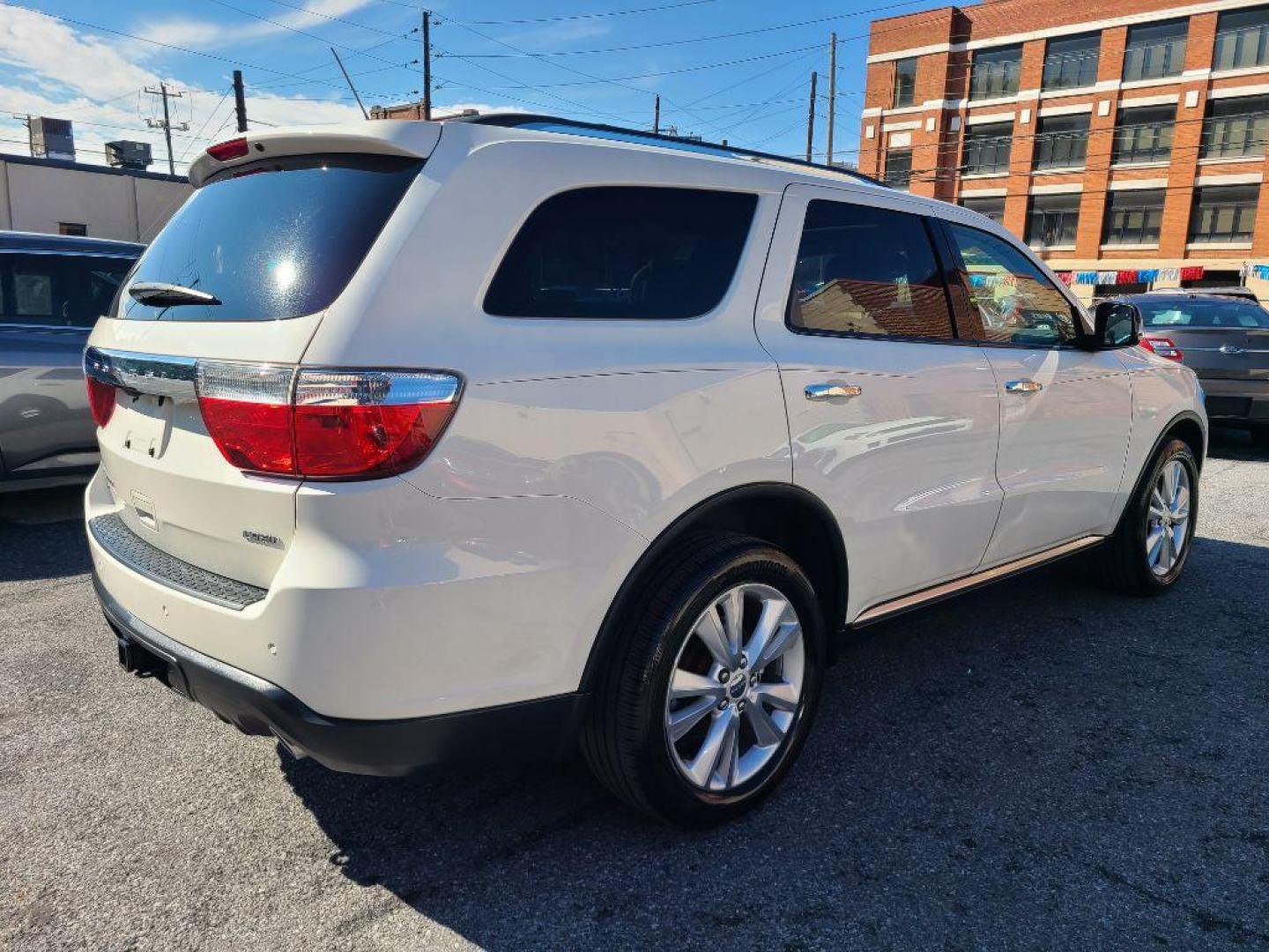 2011 WHITE DODGE DURANGO CREW (1D4RE4GG5BC) with an 3.6L engine, Automatic transmission, located at 117 North Cameron Street, Harrisburg, PA, 17101, (717) 963-8962, 40.266762, -76.875259 - WE FINANCE!!! Good Credit/ Bad Credit/ No Credit - ALL Trade-Ins Welcomed!!! ***Guaranteed Credit Approval*** APPLY ONLINE or CALL us TODAY ;) Internet Prices and Marketplace Prices are SPECIAL discounted ***CASH DEALS*** Retail Prices are higher. Please call us to discuss your cash and finan - Photo#4