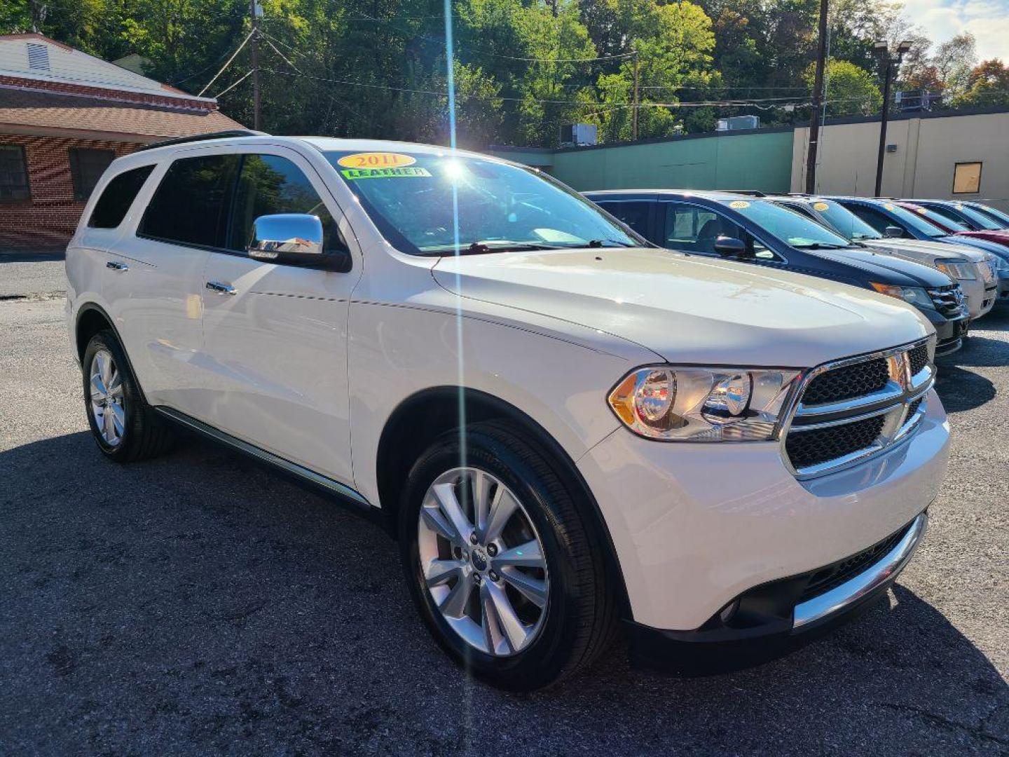2011 WHITE DODGE DURANGO CREW (1D4RE4GG5BC) with an 3.6L engine, Automatic transmission, located at 117 North Cameron Street, Harrisburg, PA, 17101, (717) 963-8962, 40.266762, -76.875259 - WE FINANCE!!! Good Credit/ Bad Credit/ No Credit - ALL Trade-Ins Welcomed!!! ***Guaranteed Credit Approval*** APPLY ONLINE or CALL us TODAY ;) Internet Prices and Marketplace Prices are SPECIAL discounted ***CASH DEALS*** Retail Prices are higher. Please call us to discuss your cash and finan - Photo#6