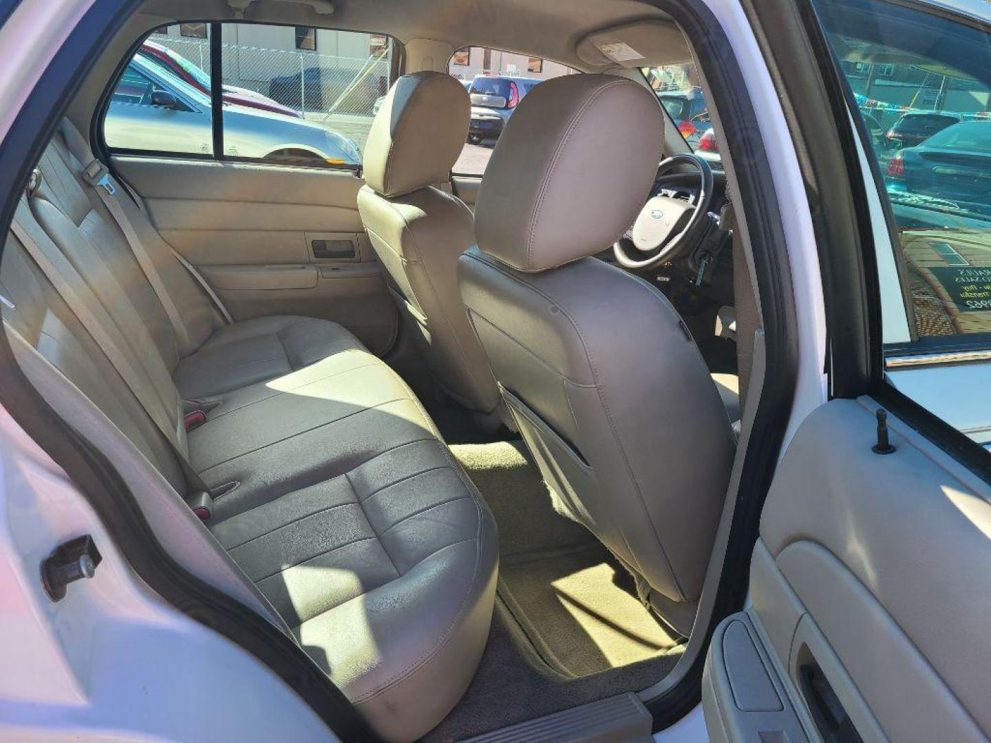 2011 WHITE FORD CROWN VICTORIA LX (2FABP7EV0BX) with an 4.6L engine, Automatic transmission, located at 7981 Paxton Street, Harrisburg, PA, 17111, (717) 561-2926, 40.261490, -76.749229 - WE FINANCE!!! Good Credit/ Bad Credit/ No Credit - ALL Trade-Ins Welcomed!!! ***Guaranteed Credit Approval*** APPLY ONLINE or CALL us TODAY ;) Internet Prices and Marketplace Prices are SPECIAL discounted ***CASH DEALS*** Retail Prices are higher. Please call us to discuss your cash and finan - Photo#10