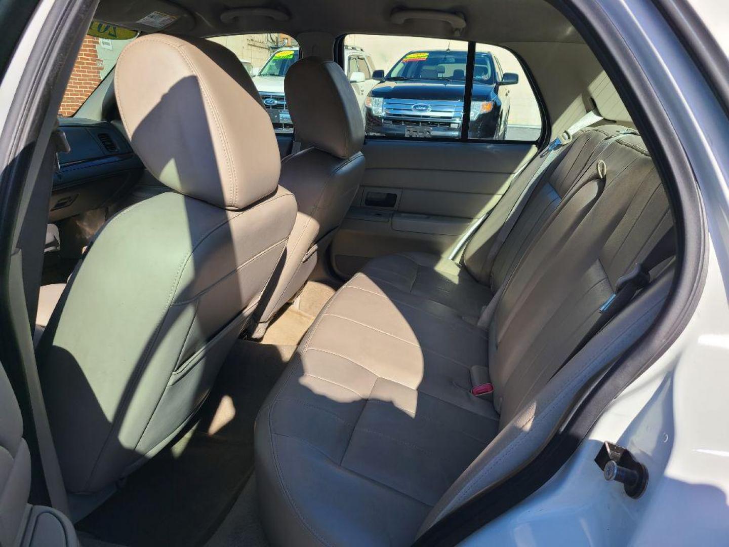 2011 WHITE FORD CROWN VICTORIA LX (2FABP7EV0BX) with an 4.6L engine, Automatic transmission, located at 7981 Paxton Street, Harrisburg, PA, 17111, (717) 561-2926, 40.261490, -76.749229 - WE FINANCE!!! Good Credit/ Bad Credit/ No Credit - ALL Trade-Ins Welcomed!!! ***Guaranteed Credit Approval*** APPLY ONLINE or CALL us TODAY ;) Internet Prices and Marketplace Prices are SPECIAL discounted ***CASH DEALS*** Retail Prices are higher. Please call us to discuss your cash and finan - Photo#11
