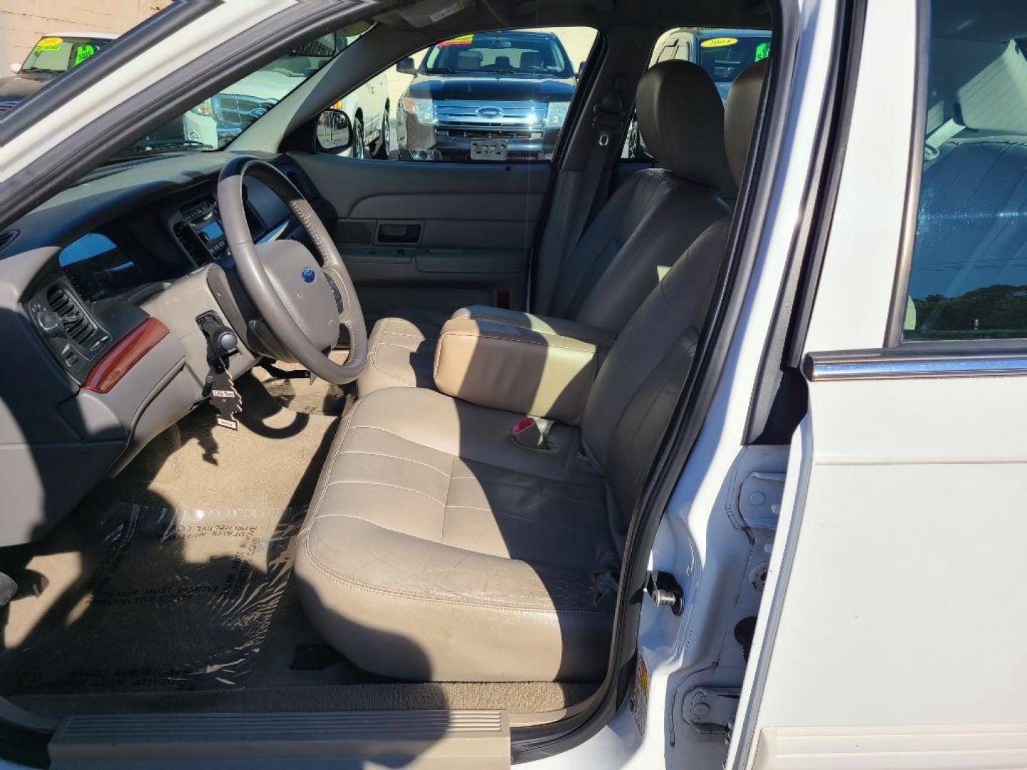2011 WHITE FORD CROWN VICTORIA LX (2FABP7EV0BX) with an 4.6L engine, Automatic transmission, located at 7981 Paxton Street, Harrisburg, PA, 17111, (717) 561-2926, 40.261490, -76.749229 - WE FINANCE!!! Good Credit/ Bad Credit/ No Credit - ALL Trade-Ins Welcomed!!! ***Guaranteed Credit Approval*** APPLY ONLINE or CALL us TODAY ;) Internet Prices and Marketplace Prices are SPECIAL discounted ***CASH DEALS*** Retail Prices are higher. Please call us to discuss your cash and finan - Photo#12