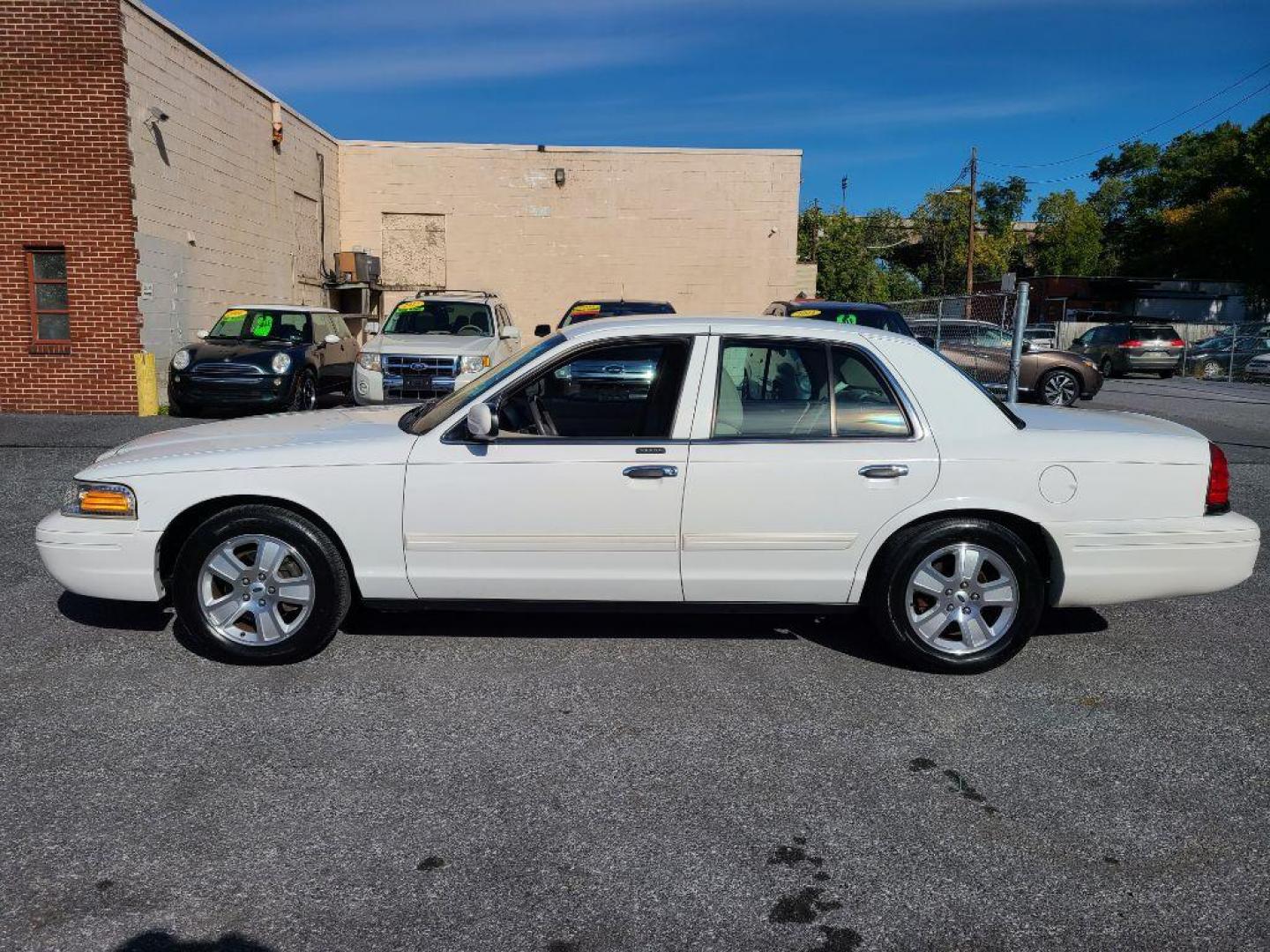 2011 WHITE FORD CROWN VICTORIA LX (2FABP7EV0BX) with an 4.6L engine, Automatic transmission, located at 7981 Paxton Street, Harrisburg, PA, 17111, (717) 561-2926, 40.261490, -76.749229 - WE FINANCE!!! Good Credit/ Bad Credit/ No Credit - ALL Trade-Ins Welcomed!!! ***Guaranteed Credit Approval*** APPLY ONLINE or CALL us TODAY ;) Internet Prices and Marketplace Prices are SPECIAL discounted ***CASH DEALS*** Retail Prices are higher. Please call us to discuss your cash and finan - Photo#1