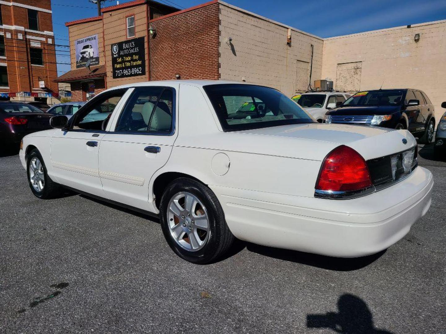 2011 WHITE FORD CROWN VICTORIA LX (2FABP7EV0BX) with an 4.6L engine, Automatic transmission, located at 7981 Paxton Street, Harrisburg, PA, 17111, (717) 561-2926, 40.261490, -76.749229 - WE FINANCE!!! Good Credit/ Bad Credit/ No Credit - ALL Trade-Ins Welcomed!!! ***Guaranteed Credit Approval*** APPLY ONLINE or CALL us TODAY ;) Internet Prices and Marketplace Prices are SPECIAL discounted ***CASH DEALS*** Retail Prices are higher. Please call us to discuss your cash and finan - Photo#2