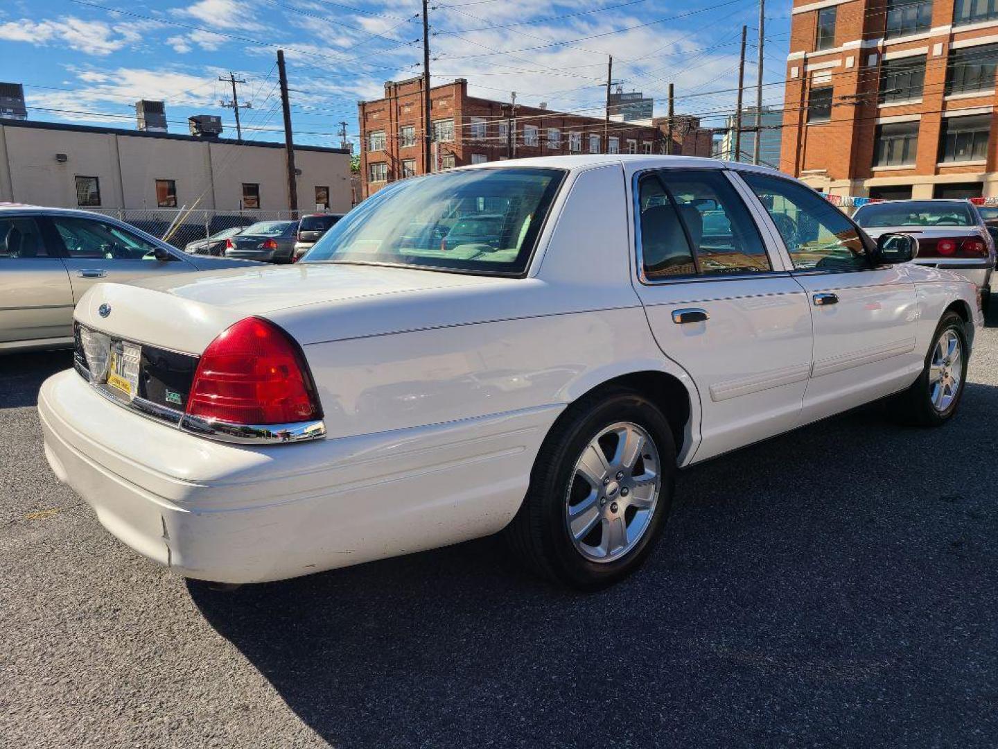 2011 WHITE FORD CROWN VICTORIA LX (2FABP7EV0BX) with an 4.6L engine, Automatic transmission, located at 7981 Paxton Street, Harrisburg, PA, 17111, (717) 561-2926, 40.261490, -76.749229 - WE FINANCE!!! Good Credit/ Bad Credit/ No Credit - ALL Trade-Ins Welcomed!!! ***Guaranteed Credit Approval*** APPLY ONLINE or CALL us TODAY ;) Internet Prices and Marketplace Prices are SPECIAL discounted ***CASH DEALS*** Retail Prices are higher. Please call us to discuss your cash and finan - Photo#4