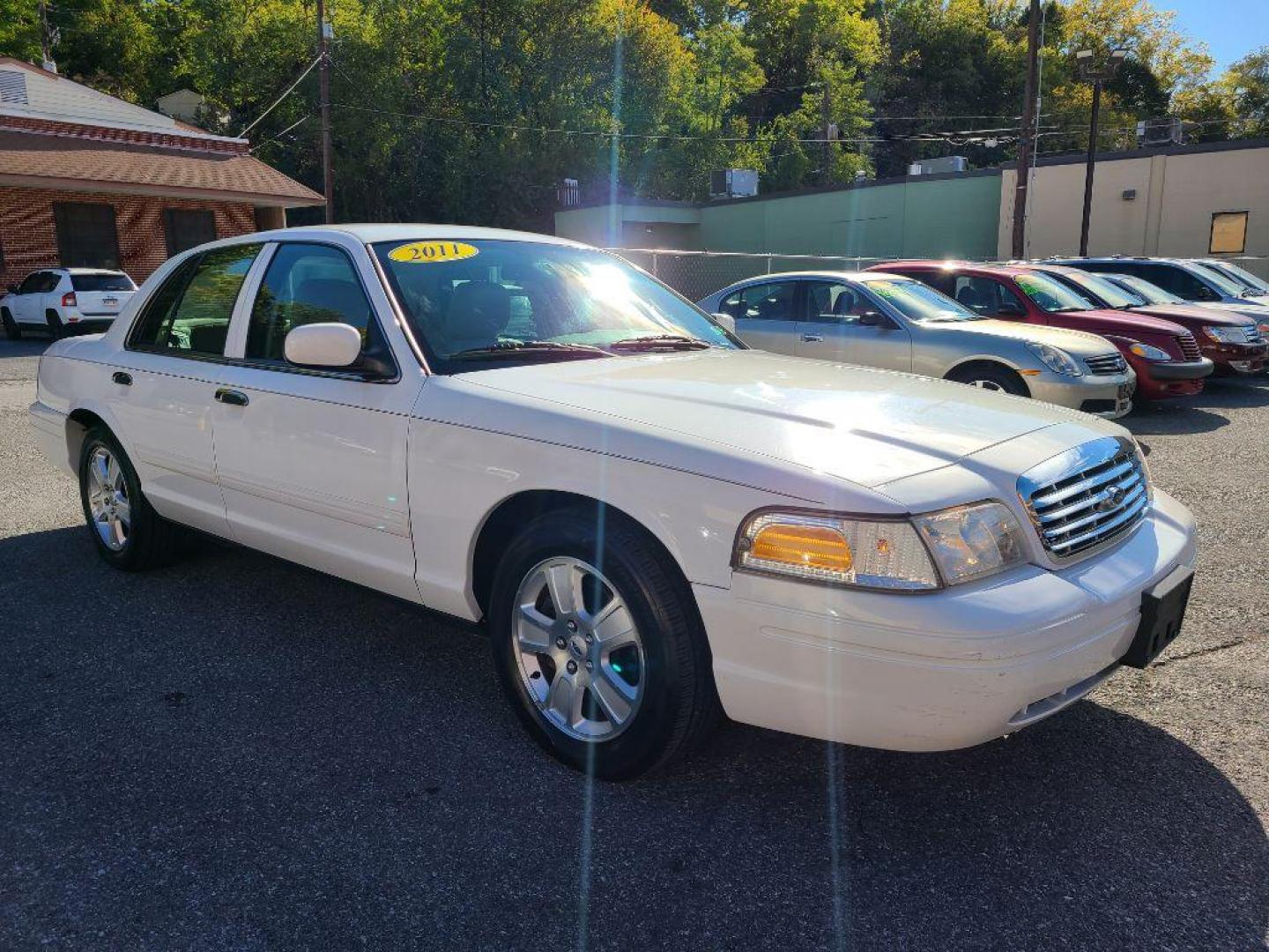 2011 WHITE FORD CROWN VICTORIA LX (2FABP7EV0BX) with an 4.6L engine, Automatic transmission, located at 7981 Paxton Street, Harrisburg, PA, 17111, (717) 561-2926, 40.261490, -76.749229 - WE FINANCE!!! Good Credit/ Bad Credit/ No Credit - ALL Trade-Ins Welcomed!!! ***Guaranteed Credit Approval*** APPLY ONLINE or CALL us TODAY ;) Internet Prices and Marketplace Prices are SPECIAL discounted ***CASH DEALS*** Retail Prices are higher. Please call us to discuss your cash and finan - Photo#6