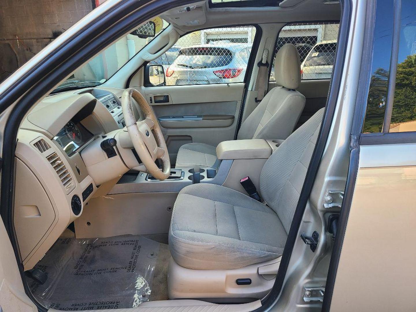 2011 GOLD FORD ESCAPE XLT (1FMCU0D75BK) with an 2.5L engine, Automatic transmission, located at 117 North Cameron Street, Harrisburg, PA, 17101, (717) 963-8962, 40.266762, -76.875259 - WE FINANCE!!! Good Credit/ Bad Credit/ No Credit - ALL Trade-Ins Welcomed!!! ***Guaranteed Credit Approval*** APPLY ONLINE or CALL us TODAY ;) Internet Prices and Marketplace Prices are SPECIAL discounted ***CASH DEALS*** Retail Prices are higher. Please call us to discuss your cash and finan - Photo#13