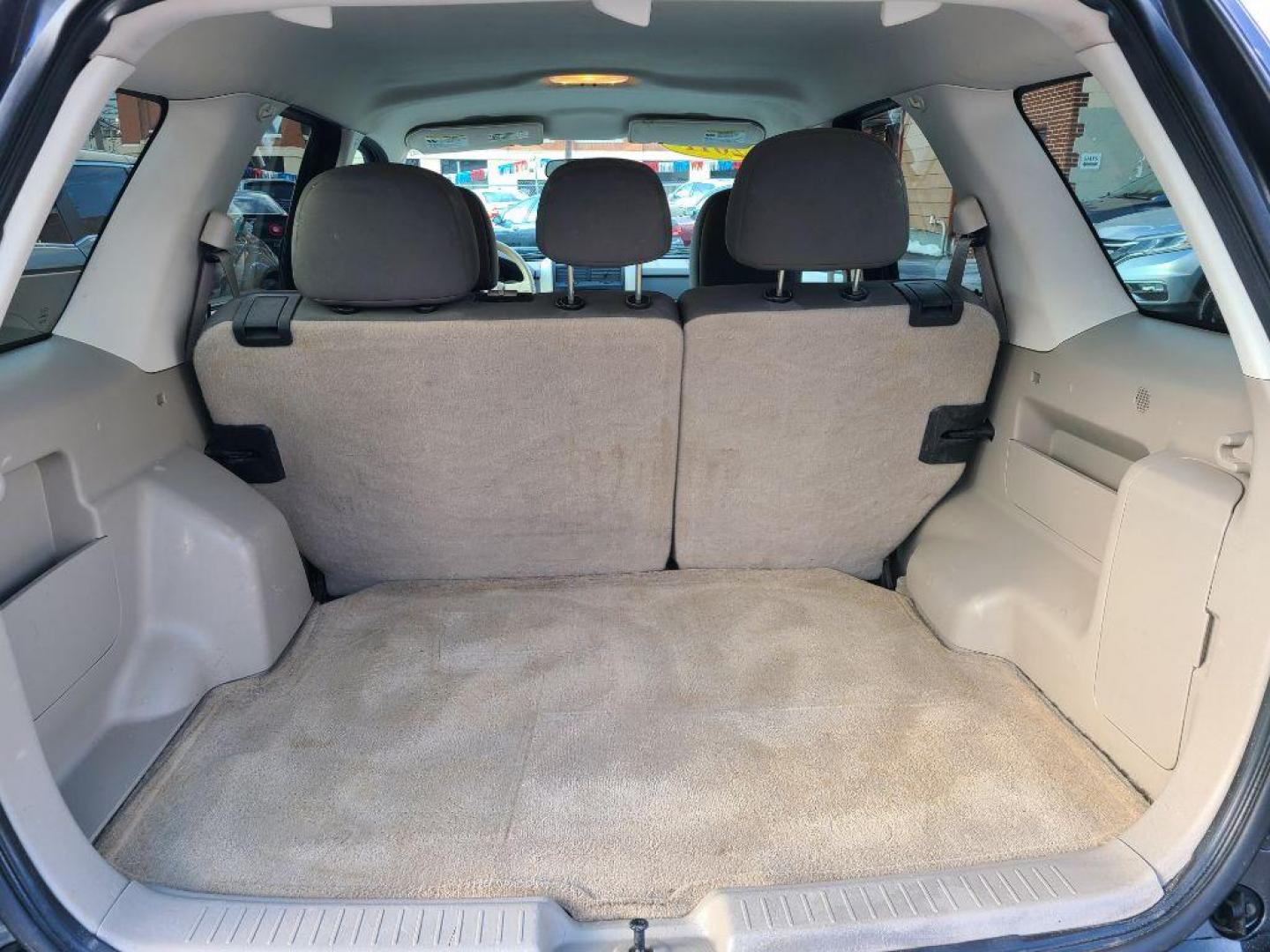 2011 GRAY FORD ESCAPE XLS (1FMCU9C78BK) with an 2.5L engine, Automatic transmission, located at 7981 Paxton Street, Harrisburg, PA, 17111, (717) 561-2926, 40.261490, -76.749229 - WE FINANCE!!! Good Credit/ Bad Credit/ No Credit - ALL Trade-Ins Welcomed!!! ***Guaranteed Credit Approval*** APPLY ONLINE or CALL us TODAY ;) Internet Prices and Marketplace Prices are SPECIAL discounted ***CASH DEALS*** Retail Prices are higher. Please call us to discuss your cash and finan - Photo#11