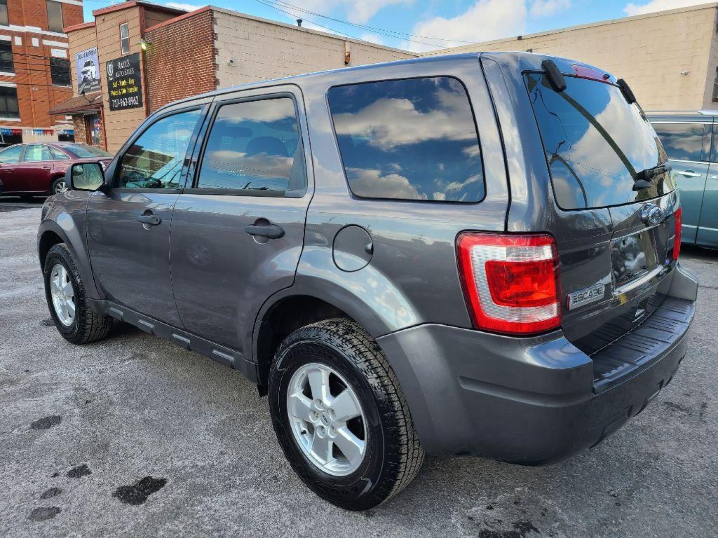 2011 GRAY FORD ESCAPE XLS (1FMCU9C78BK) with an 2.5L engine, Automatic transmission, located at 7981 Paxton Street, Harrisburg, PA, 17111, (717) 561-2926, 40.261490, -76.749229 - WE FINANCE!!! Good Credit/ Bad Credit/ No Credit - ALL Trade-Ins Welcomed!!! ***Guaranteed Credit Approval*** APPLY ONLINE or CALL us TODAY ;) Internet Prices and Marketplace Prices are SPECIAL discounted ***CASH DEALS*** Retail Prices are higher. Please call us to discuss your cash and finan - Photo#2