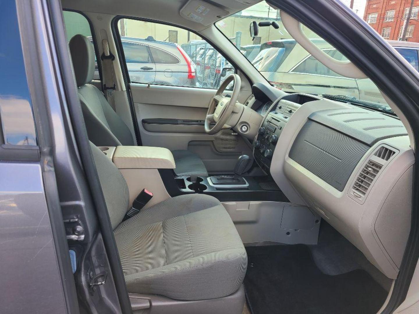 2011 GRAY FORD ESCAPE XLS (1FMCU9C78BK) with an 2.5L engine, Automatic transmission, located at 7981 Paxton Street, Harrisburg, PA, 17111, (717) 561-2926, 40.261490, -76.749229 - WE FINANCE!!! Good Credit/ Bad Credit/ No Credit - ALL Trade-Ins Welcomed!!! ***Guaranteed Credit Approval*** APPLY ONLINE or CALL us TODAY ;) Internet Prices and Marketplace Prices are SPECIAL discounted ***CASH DEALS*** Retail Prices are higher. Please call us to discuss your cash and finan - Photo#8