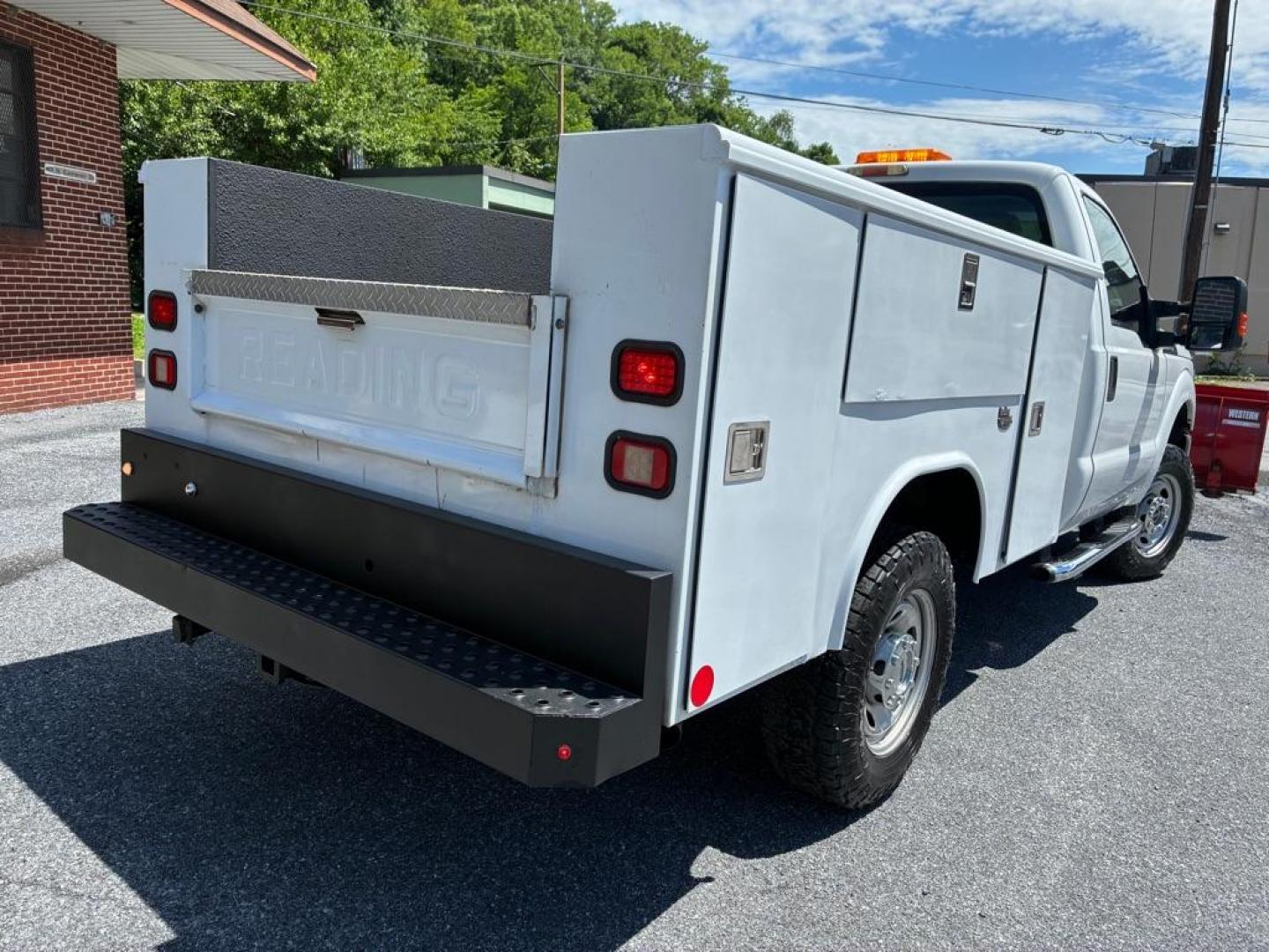 2011 WHITE FORD F250 SUPER DUTY (1FDBF2B61BE) with an 6.2L engine, Automatic transmission, located at 117 North Cameron Street, Harrisburg, PA, 17101, (717) 963-8962, 40.266762, -76.875259 - WE FINANCE!!! MOST vehicles are available for financing. Good Credit/ Challenged Credit/ No Credit - ALL Trade-Ins Welcomed!!! APPLY ONLINE or CALL us TODAY Please call us to discuss your cash and/or financing options. Thanks for checking our inventory! We're here to help.- Photo#4