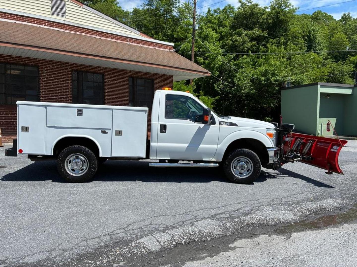 2011 WHITE FORD F250 SUPER DUTY (1FDBF2B61BE) with an 6.2L engine, Automatic transmission, located at 117 North Cameron Street, Harrisburg, PA, 17101, (717) 963-8962, 40.266762, -76.875259 - WE FINANCE!!! MOST vehicles are available for financing. Good Credit/ Challenged Credit/ No Credit - ALL Trade-Ins Welcomed!!! APPLY ONLINE or CALL us TODAY Please call us to discuss your cash and/or financing options. Thanks for checking our inventory! We're here to help.- Photo#5