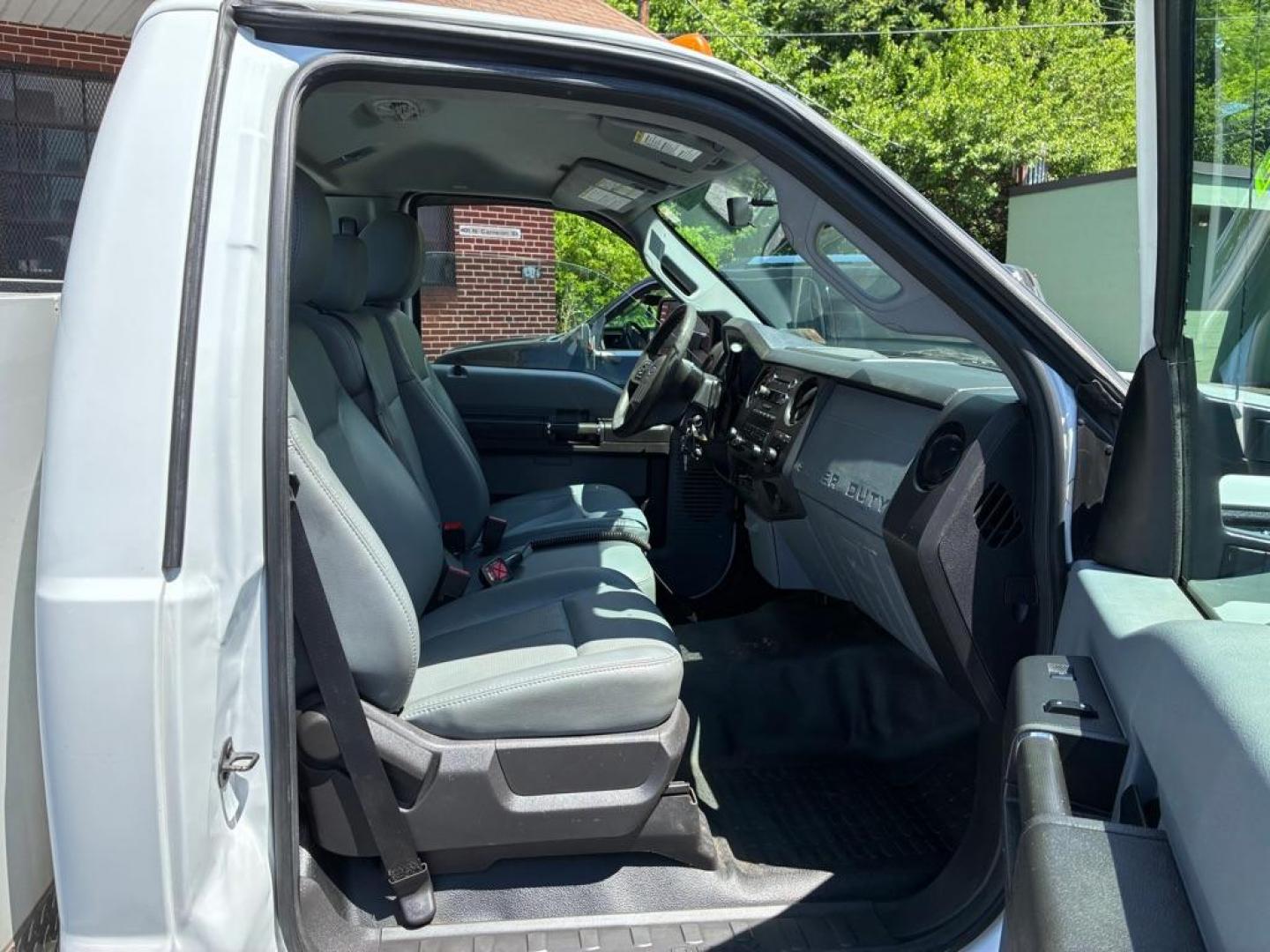 2011 WHITE FORD F250 SUPER DUTY (1FDBF2B61BE) with an 6.2L engine, Automatic transmission, located at 117 North Cameron Street, Harrisburg, PA, 17101, (717) 963-8962, 40.266762, -76.875259 - WE FINANCE!!! MOST vehicles are available for financing. Good Credit/ Challenged Credit/ No Credit - ALL Trade-Ins Welcomed!!! APPLY ONLINE or CALL us TODAY Please call us to discuss your cash and/or financing options. Thanks for checking our inventory! We're here to help.- Photo#10