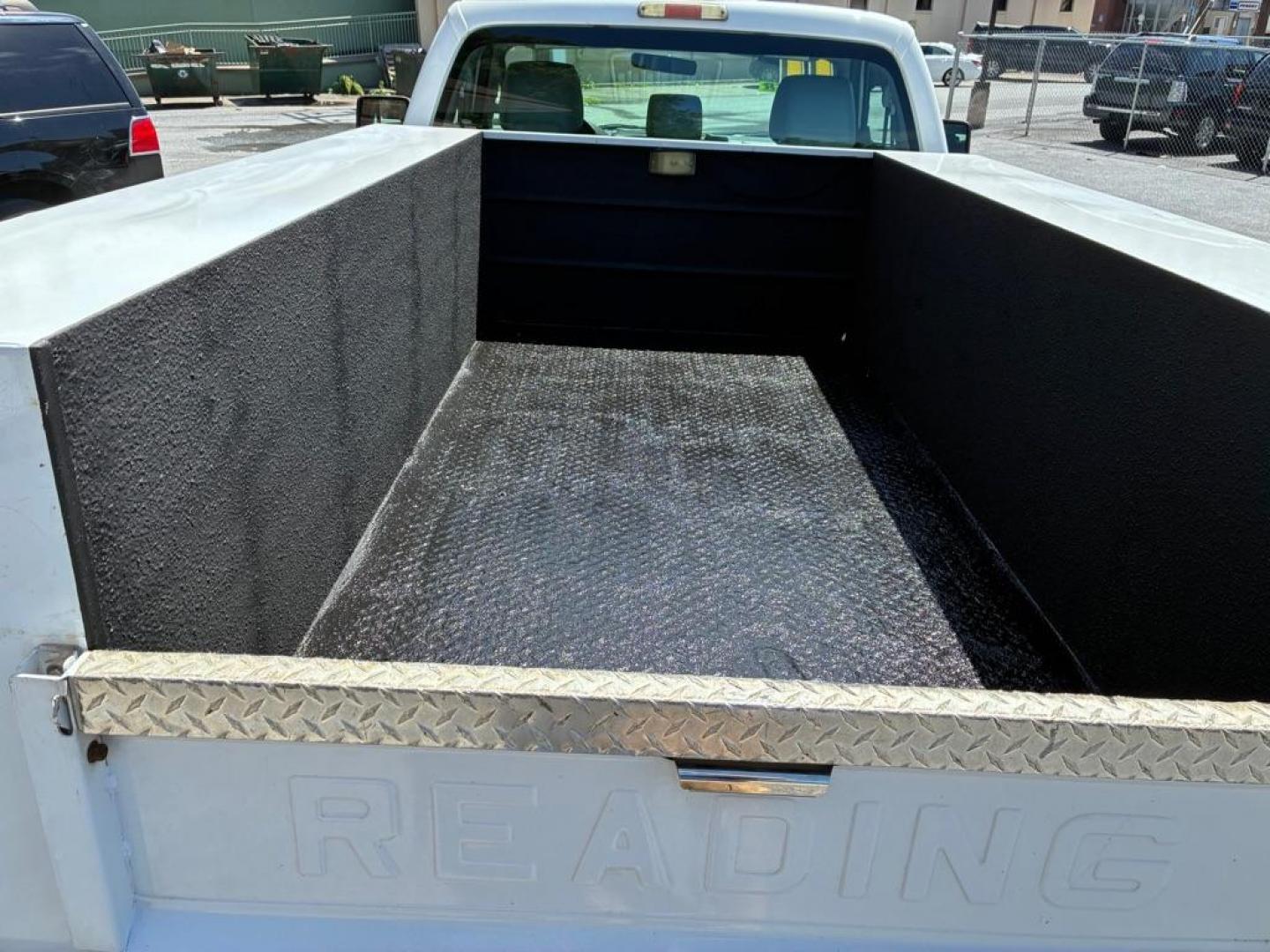 2011 WHITE FORD F250 SUPER DUTY (1FDBF2B61BE) with an 6.2L engine, Automatic transmission, located at 117 North Cameron Street, Harrisburg, PA, 17101, (717) 963-8962, 40.266762, -76.875259 - WE FINANCE!!! MOST vehicles are available for financing. Good Credit/ Challenged Credit/ No Credit - ALL Trade-Ins Welcomed!!! APPLY ONLINE or CALL us TODAY Please call us to discuss your cash and/or financing options. Thanks for checking our inventory! We're here to help.- Photo#11