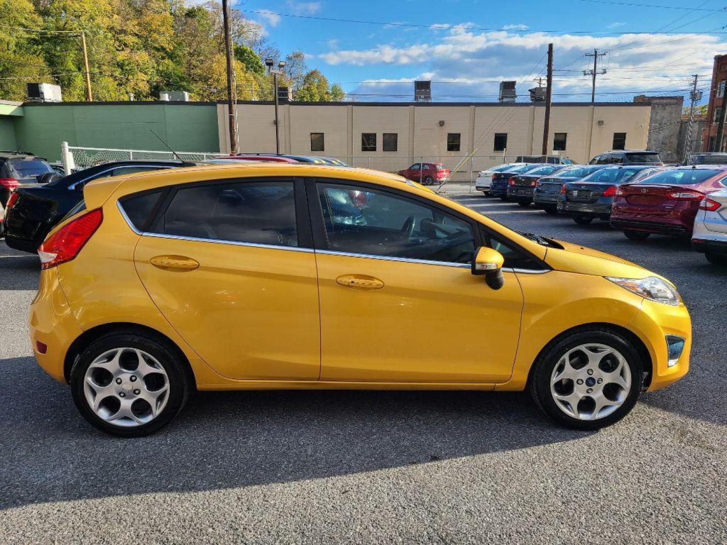 2011 GOLD FORD FIESTA SES (3FADP4FJ4BM) with an 1.6L engine, Automatic transmission, located at 117 North Cameron Street, Harrisburg, PA, 17101, (717) 963-8962, 40.266762, -76.875259 - WE FINANCE!!! Good Credit/ Bad Credit/ No Credit - ALL Trade-Ins Welcomed!!! ***Guaranteed Credit Approval*** APPLY ONLINE or CALL us TODAY ;) Please call us to discuss your cash and financing options. - Photo#5