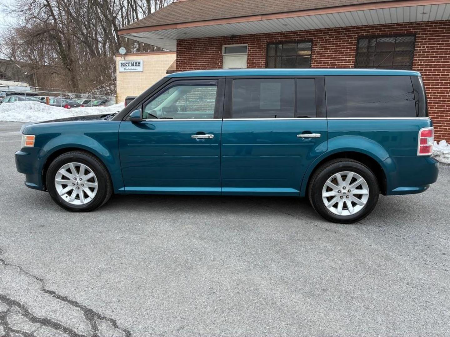 2011 BLUE FORD FLEX SEL (2FMHK6CC4BB) with an 3.5L engine, Automatic transmission, located at 117 North Cameron Street, Harrisburg, PA, 17101, (717) 963-8962, 40.266762, -76.875259 - WE FINANCE!!! Good Credit/ Challenged Credit/ No Credit - ALL Trade-Ins Welcomed!!! APPLY ONLINE or CALL us TODAY ;) Please call us to discuss your cash and/or financing options. - Photo#1
