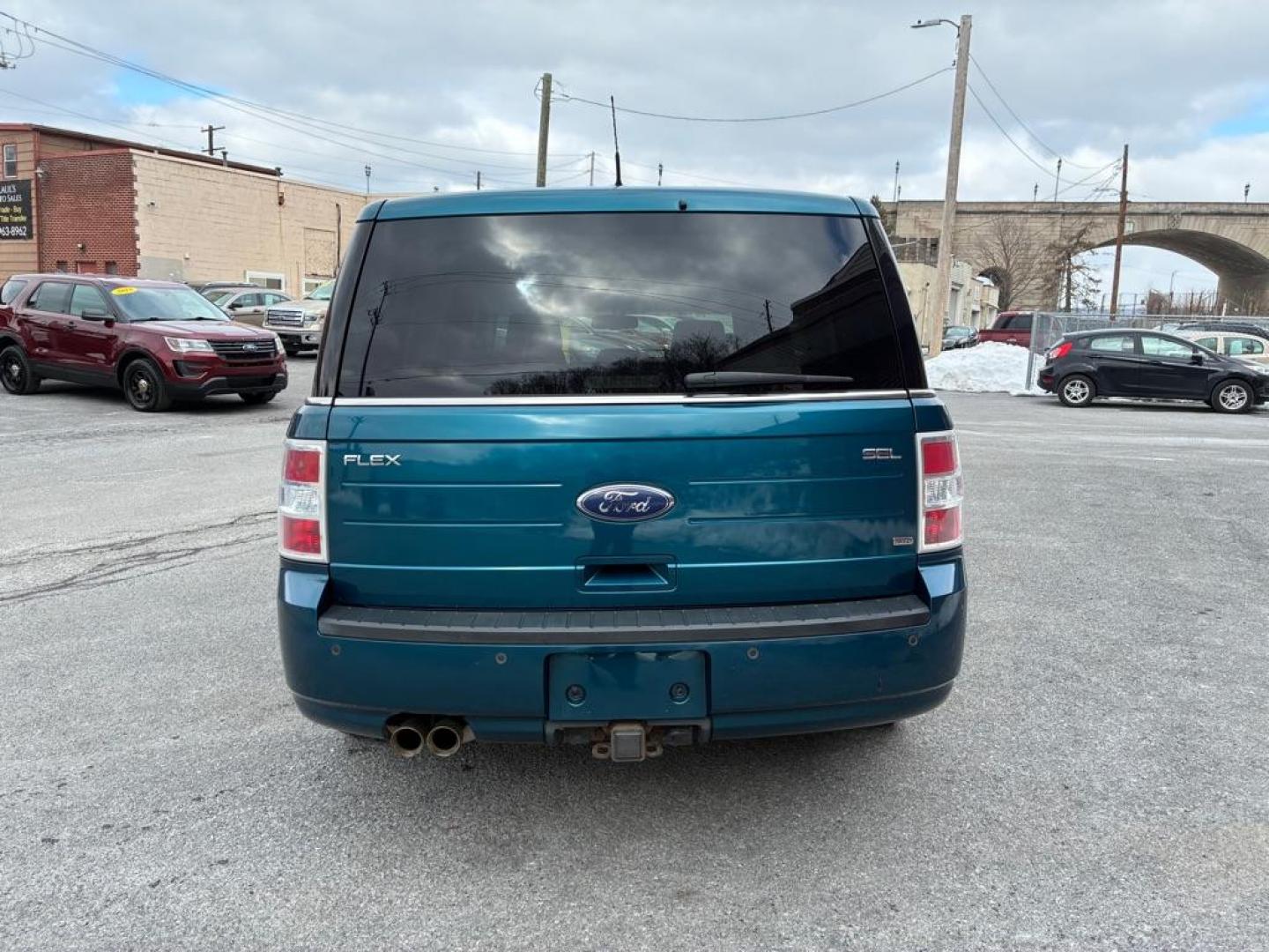 2011 BLUE FORD FLEX SEL (2FMHK6CC4BB) with an 3.5L engine, Automatic transmission, located at 117 North Cameron Street, Harrisburg, PA, 17101, (717) 963-8962, 40.266762, -76.875259 - WE FINANCE!!! Good Credit/ Challenged Credit/ No Credit - ALL Trade-Ins Welcomed!!! APPLY ONLINE or CALL us TODAY ;) Please call us to discuss your cash and/or financing options. - Photo#3