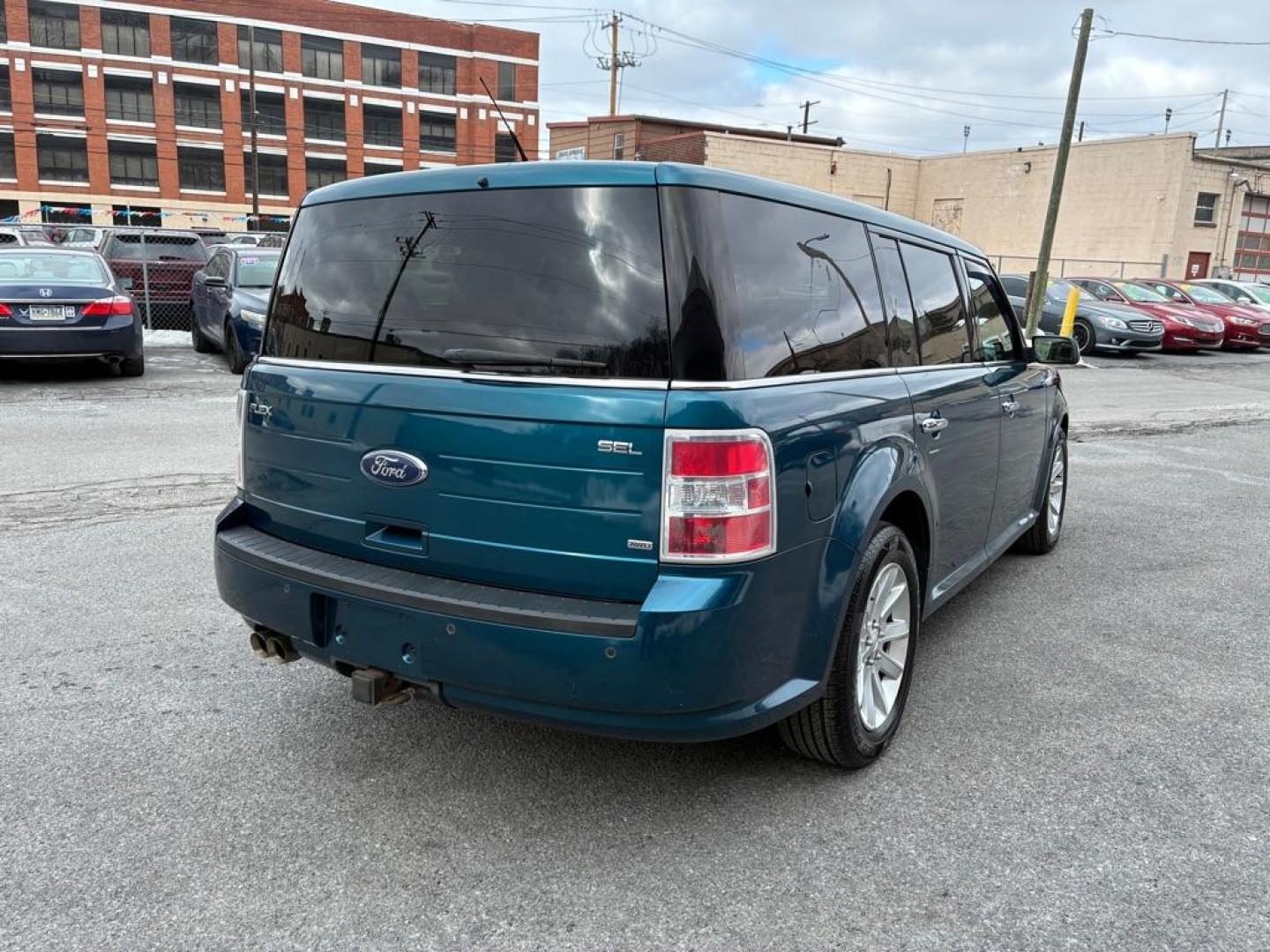2011 BLUE FORD FLEX SEL (2FMHK6CC4BB) with an 3.5L engine, Automatic transmission, located at 117 North Cameron Street, Harrisburg, PA, 17101, (717) 963-8962, 40.266762, -76.875259 - WE FINANCE!!! Good Credit/ Challenged Credit/ No Credit - ALL Trade-Ins Welcomed!!! APPLY ONLINE or CALL us TODAY ;) Please call us to discuss your cash and/or financing options. - Photo#4