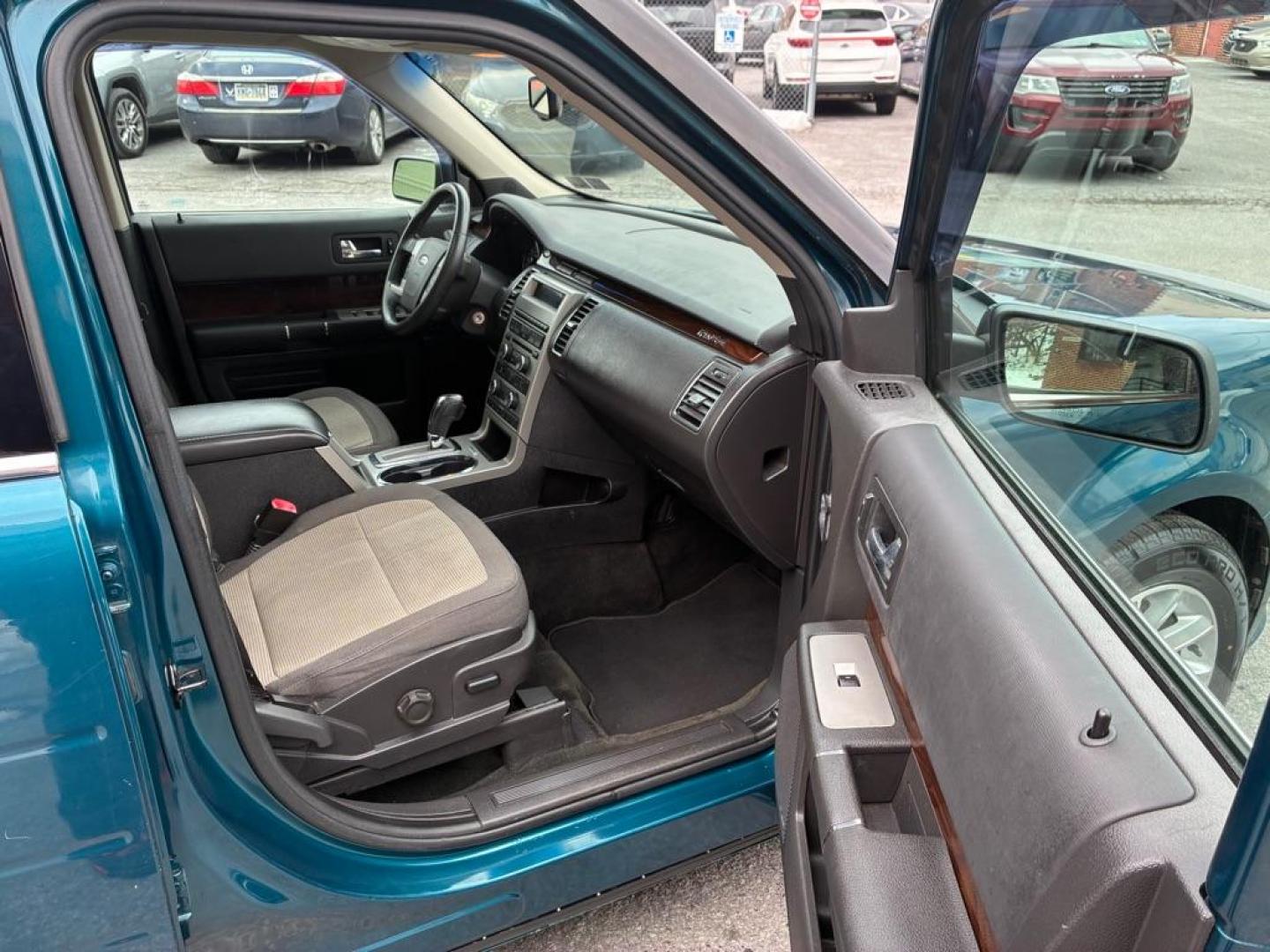 2011 BLUE FORD FLEX SEL (2FMHK6CC4BB) with an 3.5L engine, Automatic transmission, located at 117 North Cameron Street, Harrisburg, PA, 17101, (717) 963-8962, 40.266762, -76.875259 - WE FINANCE!!! Good Credit/ Challenged Credit/ No Credit - ALL Trade-Ins Welcomed!!! APPLY ONLINE or CALL us TODAY ;) Please call us to discuss your cash and/or financing options. - Photo#9