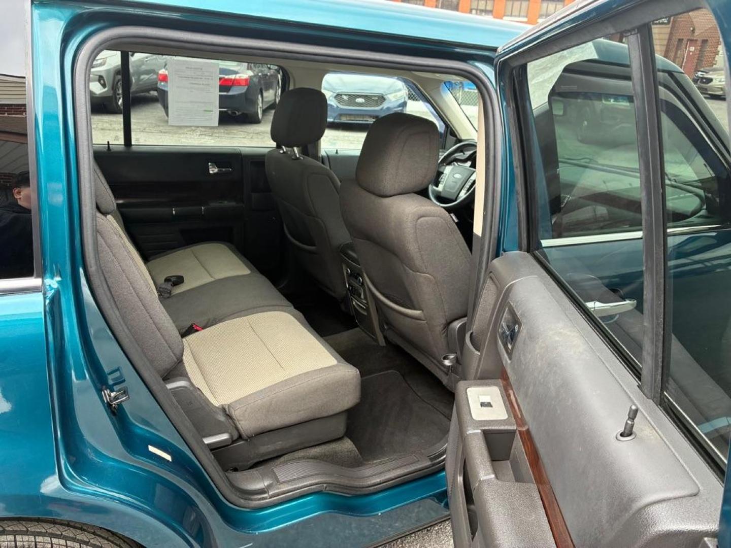 2011 BLUE FORD FLEX SEL (2FMHK6CC4BB) with an 3.5L engine, Automatic transmission, located at 117 North Cameron Street, Harrisburg, PA, 17101, (717) 963-8962, 40.266762, -76.875259 - WE FINANCE!!! Good Credit/ Challenged Credit/ No Credit - ALL Trade-Ins Welcomed!!! APPLY ONLINE or CALL us TODAY ;) Please call us to discuss your cash and/or financing options. - Photo#10