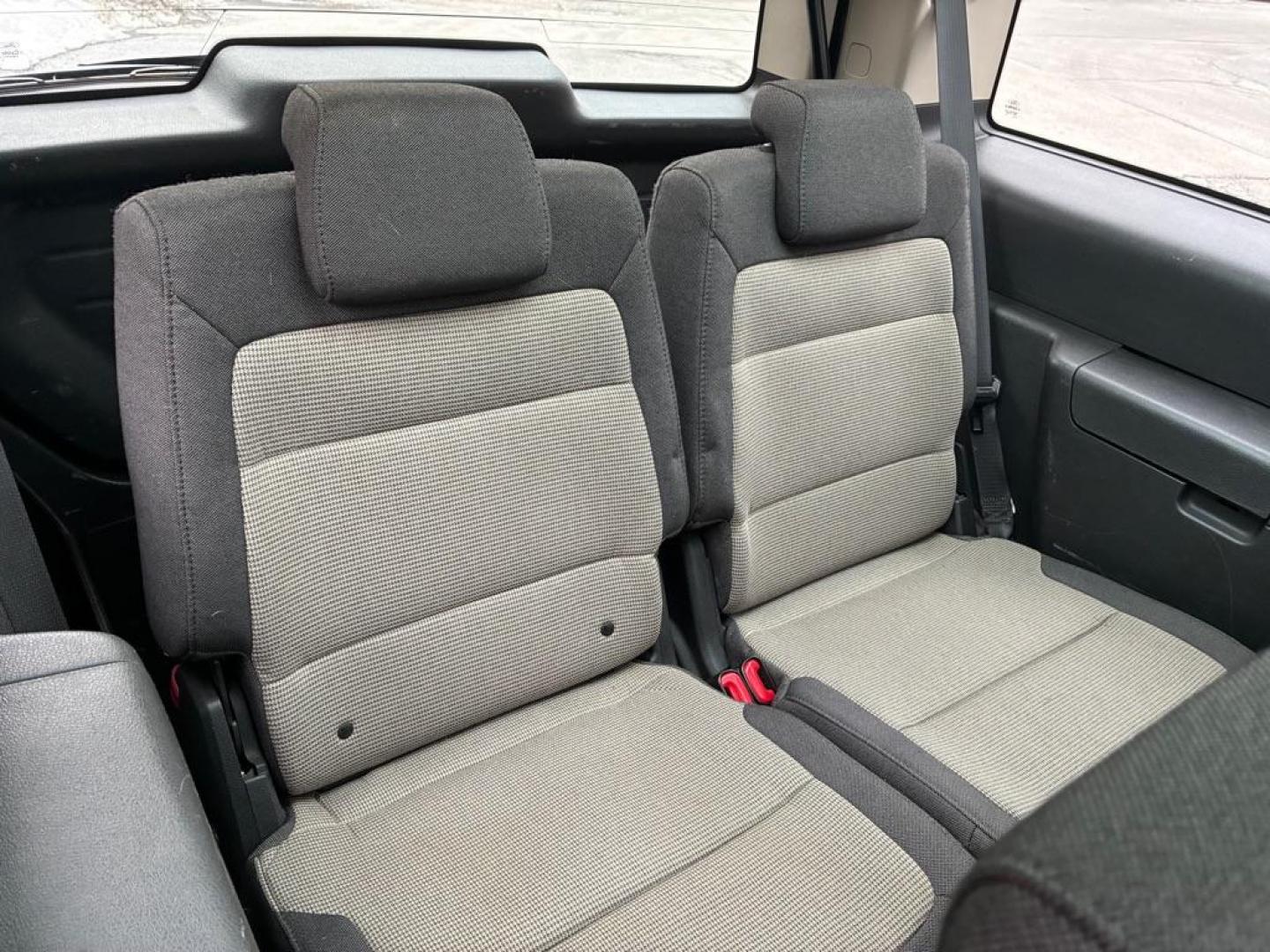 2011 BLUE FORD FLEX SEL (2FMHK6CC4BB) with an 3.5L engine, Automatic transmission, located at 117 North Cameron Street, Harrisburg, PA, 17101, (717) 963-8962, 40.266762, -76.875259 - WE FINANCE!!! Good Credit/ Challenged Credit/ No Credit - ALL Trade-Ins Welcomed!!! APPLY ONLINE or CALL us TODAY ;) Please call us to discuss your cash and/or financing options. - Photo#11