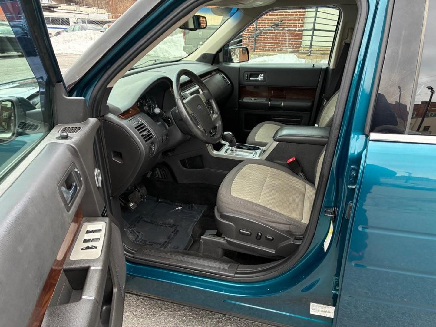 2011 BLUE FORD FLEX SEL (2FMHK6CC4BB) with an 3.5L engine, Automatic transmission, located at 117 North Cameron Street, Harrisburg, PA, 17101, (717) 963-8962, 40.266762, -76.875259 - WE FINANCE!!! Good Credit/ Challenged Credit/ No Credit - ALL Trade-Ins Welcomed!!! APPLY ONLINE or CALL us TODAY ;) Please call us to discuss your cash and/or financing options. - Photo#17