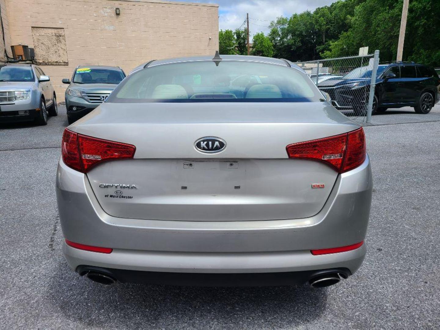 2011 SILVER KIA OPTIMA LX (KNAGM4A70B5) with an 2.4L engine, Automatic transmission, located at 117 North Cameron Street, Harrisburg, PA, 17101, (717) 963-8962, 40.266762, -76.875259 - WE FINANCE!!! Good Credit/ Bad Credit/ No Credit - ALL Trade-Ins Welcomed!!! ***Guaranteed Credit Approval*** APPLY ONLINE or CALL us TODAY ;) Internet Prices and Marketplace Prices are SPECIAL discounted ***CASH DEALS*** Retail Prices are higher. Please call us to discuss your cash and finan - Photo#3
