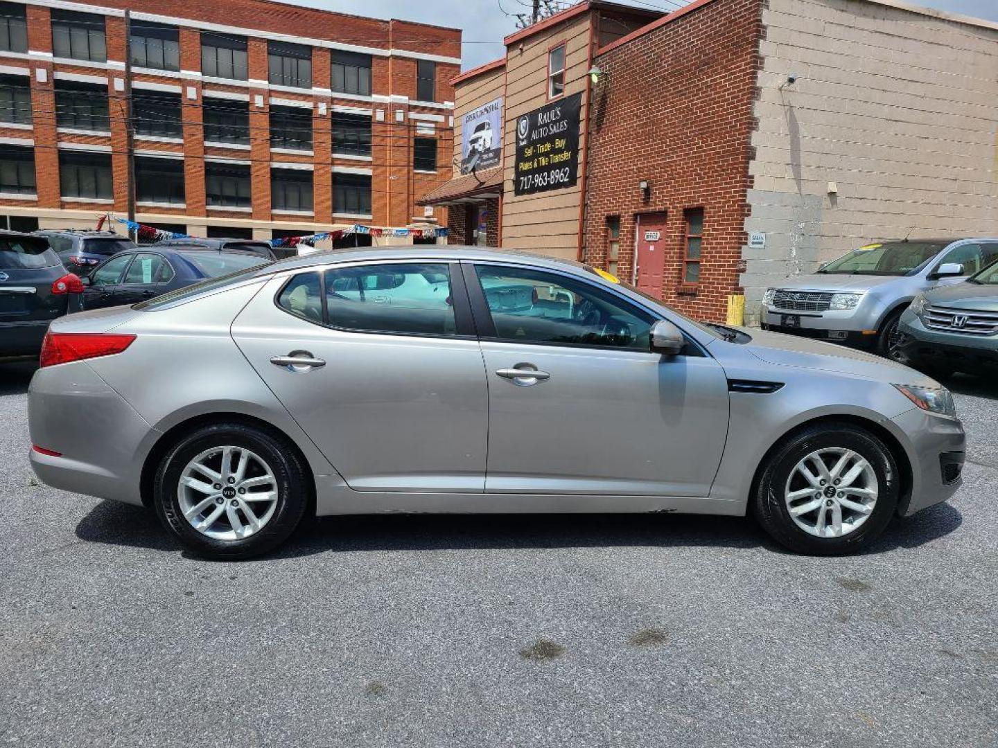 2011 SILVER KIA OPTIMA LX (KNAGM4A70B5) with an 2.4L engine, Automatic transmission, located at 117 North Cameron Street, Harrisburg, PA, 17101, (717) 963-8962, 40.266762, -76.875259 - WE FINANCE!!! Good Credit/ Bad Credit/ No Credit - ALL Trade-Ins Welcomed!!! ***Guaranteed Credit Approval*** APPLY ONLINE or CALL us TODAY ;) Internet Prices and Marketplace Prices are SPECIAL discounted ***CASH DEALS*** Retail Prices are higher. Please call us to discuss your cash and finan - Photo#5