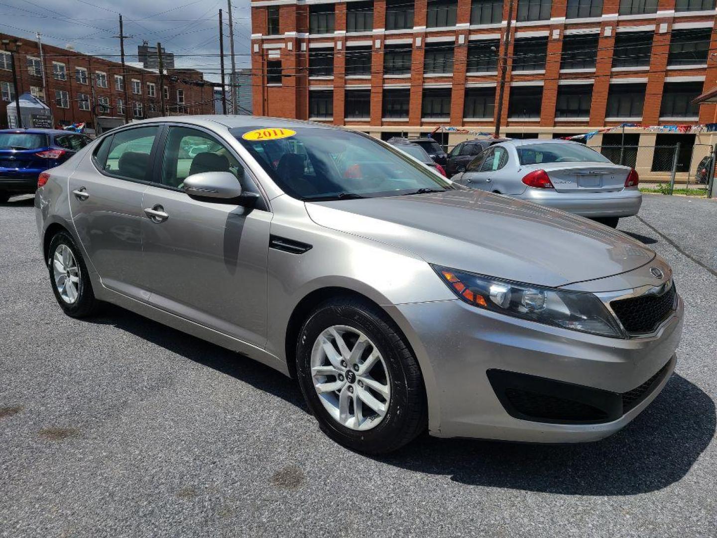 2011 SILVER KIA OPTIMA LX (KNAGM4A70B5) with an 2.4L engine, Automatic transmission, located at 117 North Cameron Street, Harrisburg, PA, 17101, (717) 963-8962, 40.266762, -76.875259 - WE FINANCE!!! Good Credit/ Bad Credit/ No Credit - ALL Trade-Ins Welcomed!!! ***Guaranteed Credit Approval*** APPLY ONLINE or CALL us TODAY ;) Internet Prices and Marketplace Prices are SPECIAL discounted ***CASH DEALS*** Retail Prices are higher. Please call us to discuss your cash and finan - Photo#6