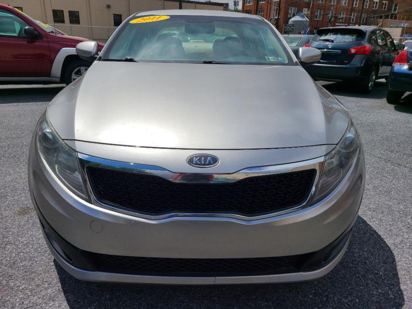 2011 SILVER KIA OPTIMA LX (KNAGM4A70B5) with an 2.4L engine, Automatic transmission, located at 117 North Cameron Street, Harrisburg, PA, 17101, (717) 963-8962, 40.266762, -76.875259 - WE FINANCE!!! Good Credit/ Bad Credit/ No Credit - ALL Trade-Ins Welcomed!!! ***Guaranteed Credit Approval*** APPLY ONLINE or CALL us TODAY ;) Internet Prices and Marketplace Prices are SPECIAL discounted ***CASH DEALS*** Retail Prices are higher. Please call us to discuss your cash and finan - Photo#7