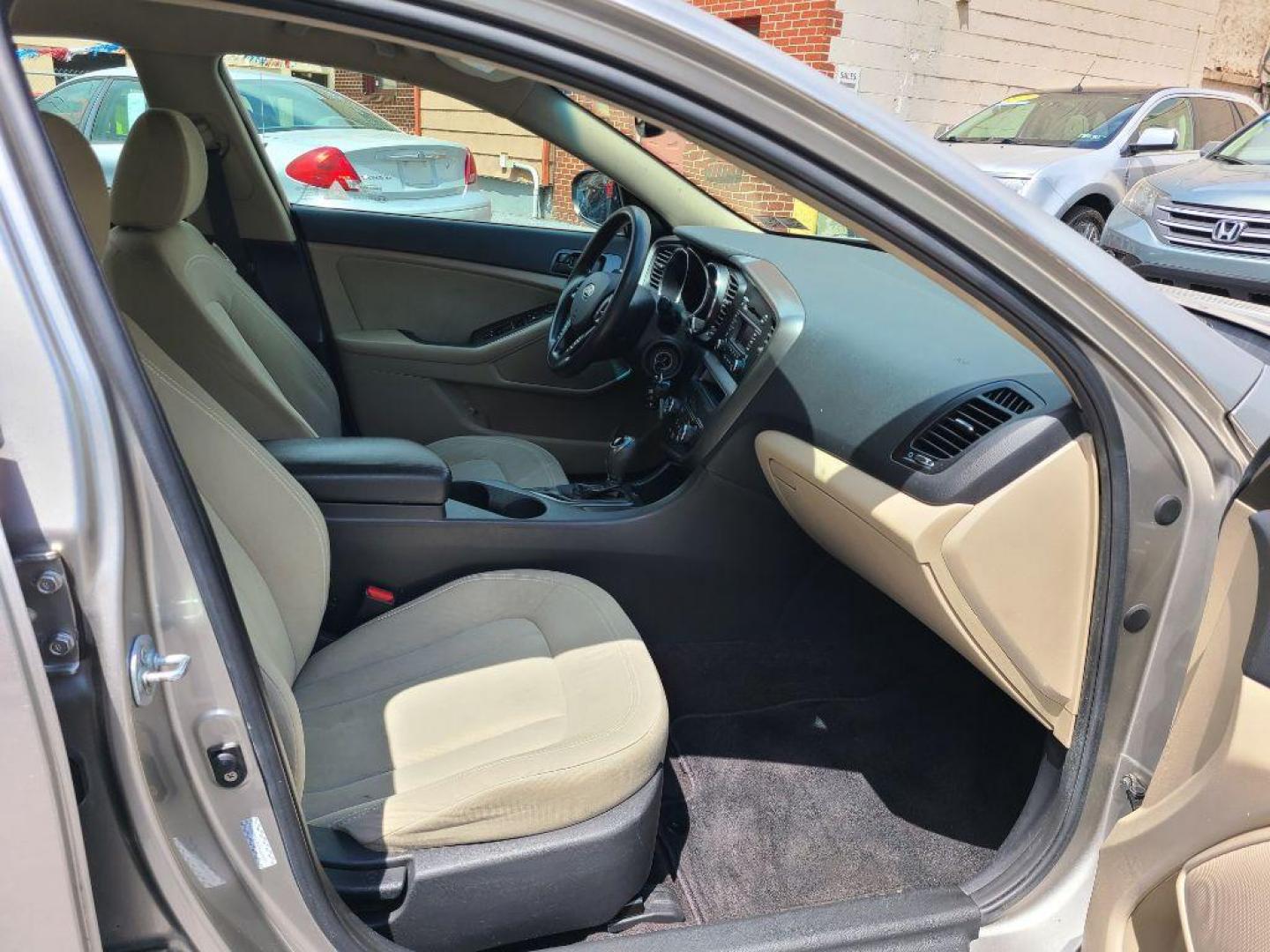 2011 SILVER KIA OPTIMA LX (KNAGM4A70B5) with an 2.4L engine, Automatic transmission, located at 117 North Cameron Street, Harrisburg, PA, 17101, (717) 963-8962, 40.266762, -76.875259 - WE FINANCE!!! Good Credit/ Bad Credit/ No Credit - ALL Trade-Ins Welcomed!!! ***Guaranteed Credit Approval*** APPLY ONLINE or CALL us TODAY ;) Internet Prices and Marketplace Prices are SPECIAL discounted ***CASH DEALS*** Retail Prices are higher. Please call us to discuss your cash and finan - Photo#8